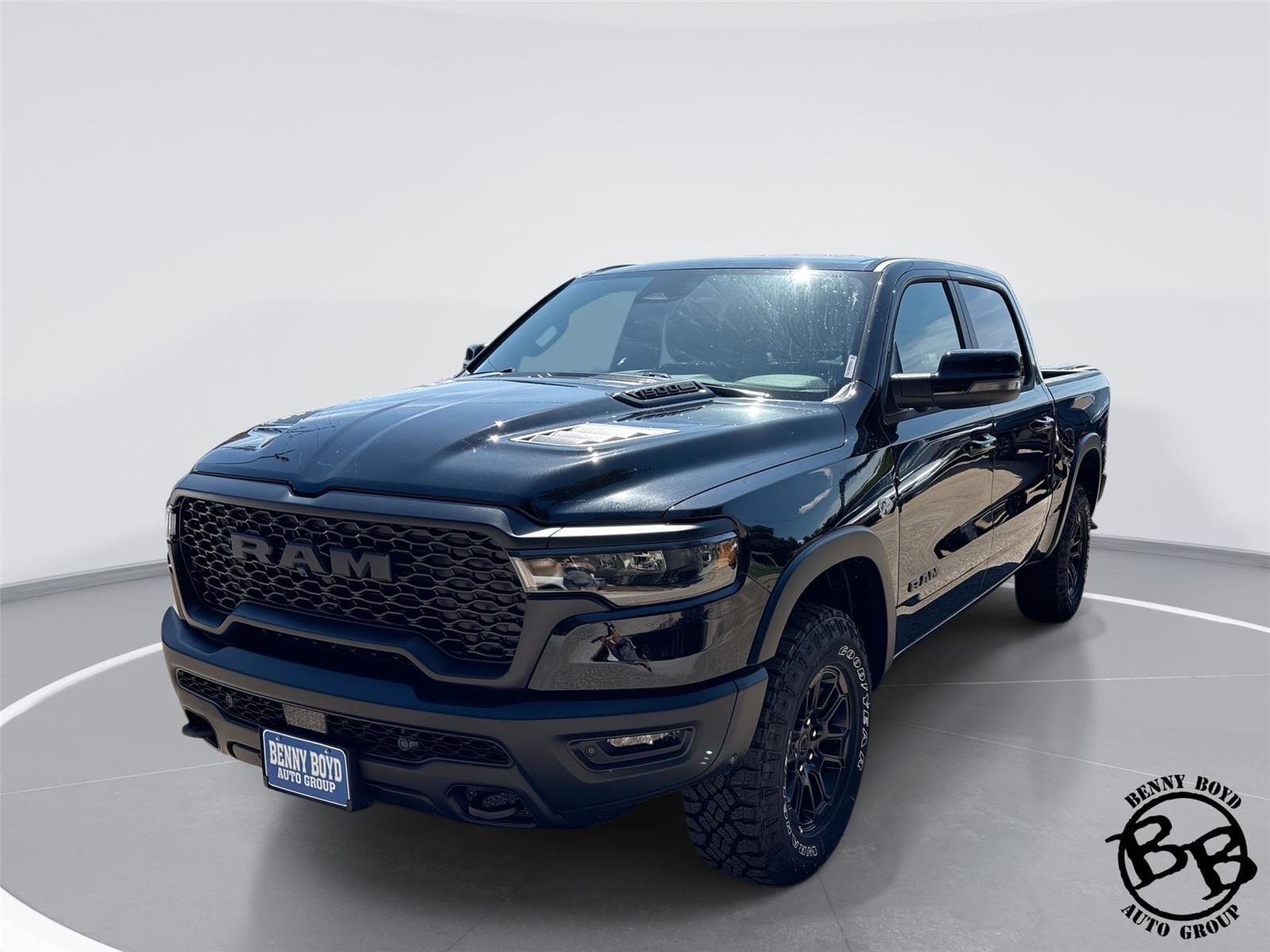 Diamond Black Crystal Pearlcoat 2026 RAM 1500 Pickup Truck Four-Wheel Drive 8-Speed Automatic
