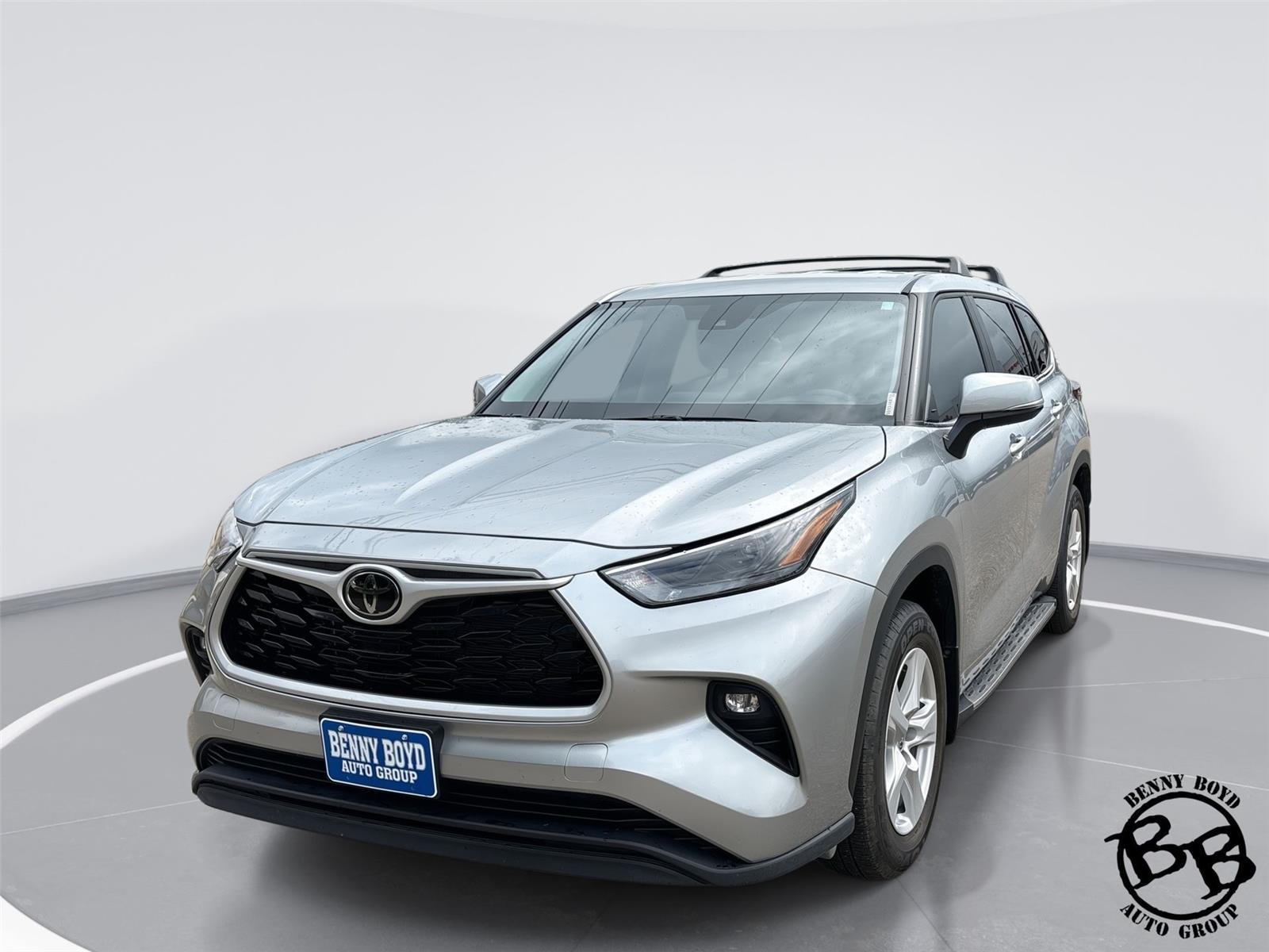 Celestial Silver Metallic 2025 Toyota Highlander LE FWD SUV / Crossover Front-Wheel Drive Automatic