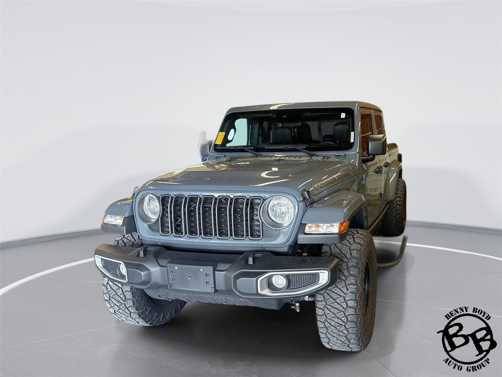 Anvil Clearcoat 2025 Jeep Gladiator Texas Trail Crew Cab 4WD Pickup Truck Four-Wheel Drive 8-Speed Automatic
