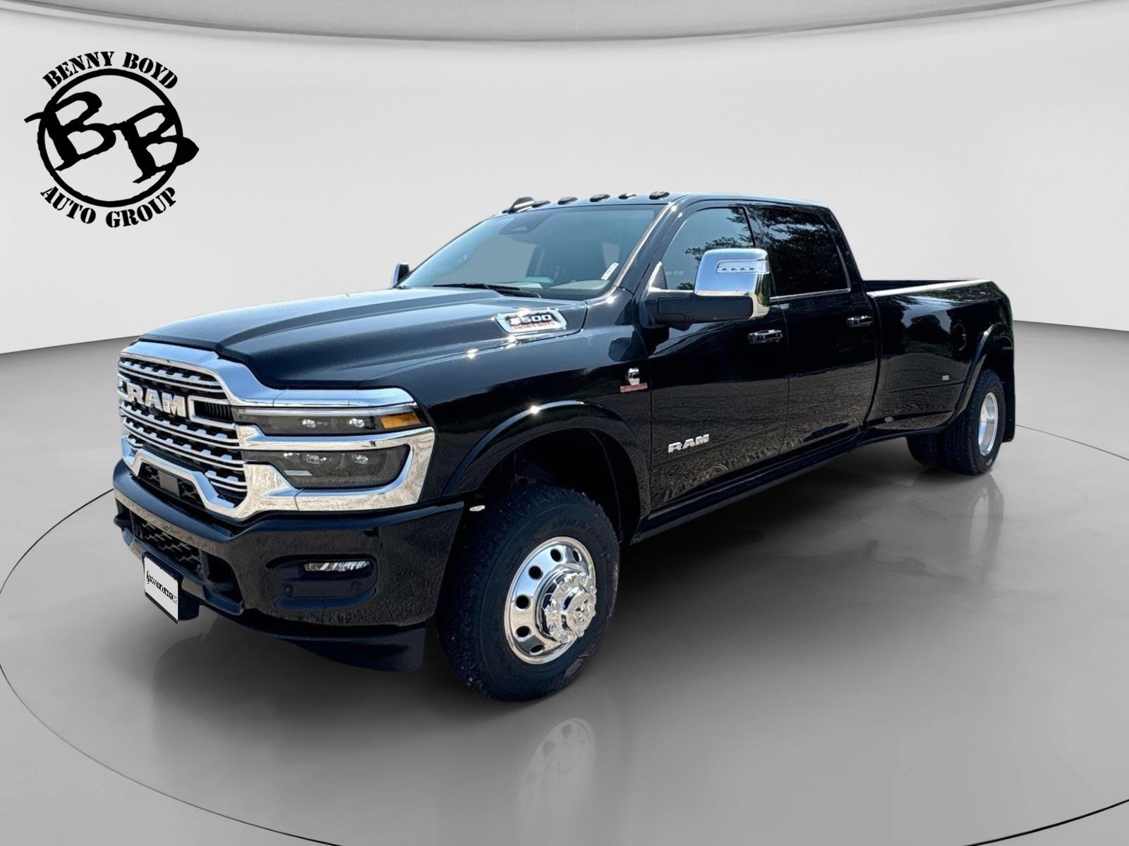 Diamond Black Crystal Pearlcoat 2026 RAM 3500 Pickup Truck Four-Wheel Drive 8-Speed Automatic