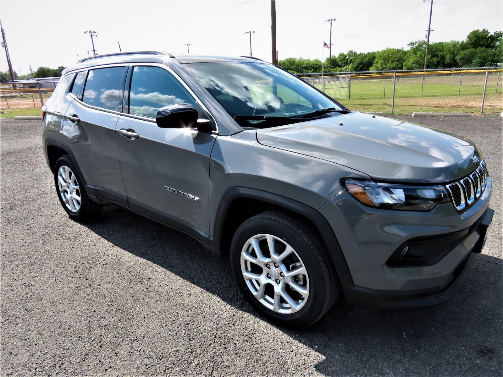 2023 Jeep Compass Latitude Lux