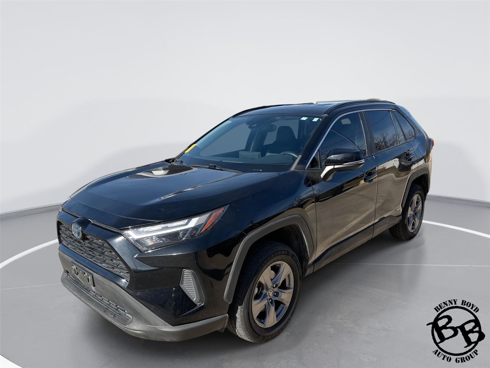2022 Toyota RAV4 XLE's photo