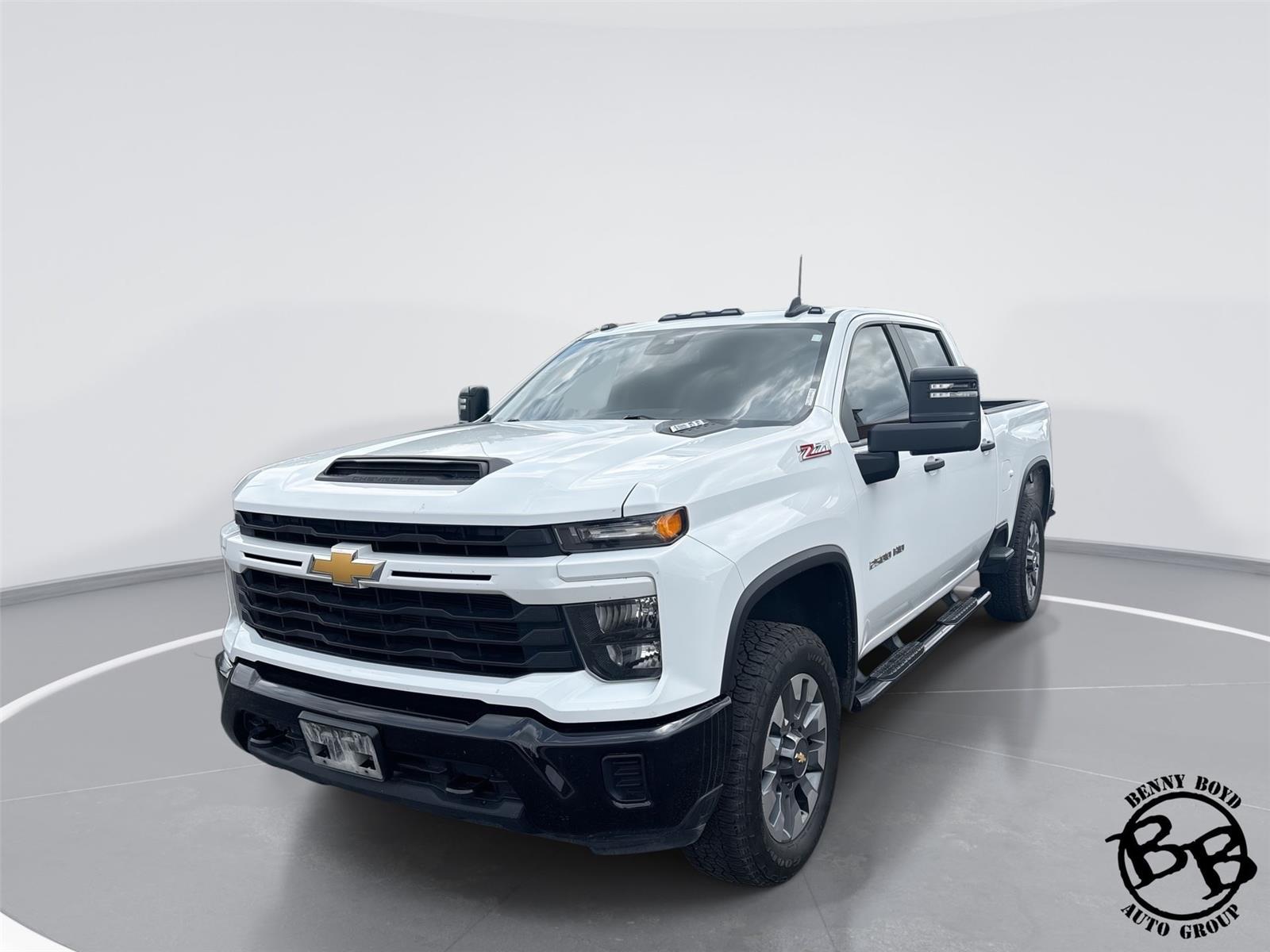 Summit White 2024 Chevrolet Silverado 2500HD Custom Crew Cab 4WD Pickup Truck Four-Wheel Drive Automatic