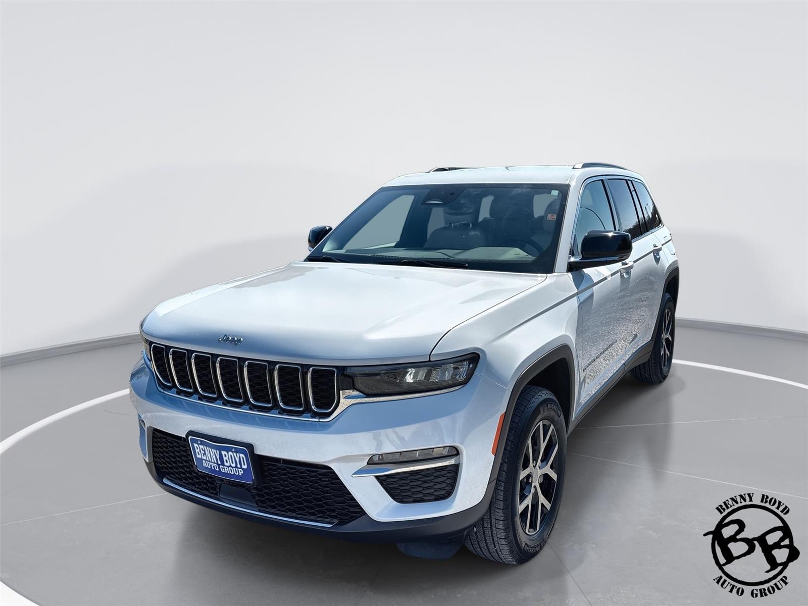 Bright White Clearcoat 2025 Jeep Grand Cherokee Limited 4WD SUV / Crossover Four-Wheel Drive 8-Speed Automatic