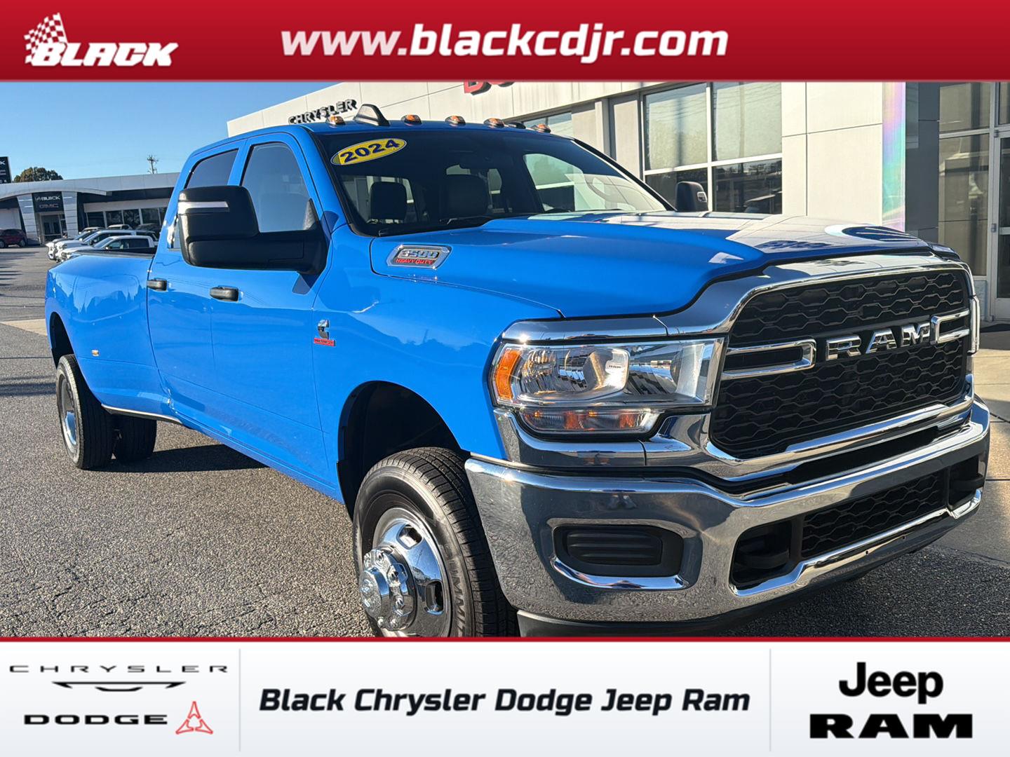 2024 RAM 3500 Tradesman Crew Cab LB DRW 4WD
