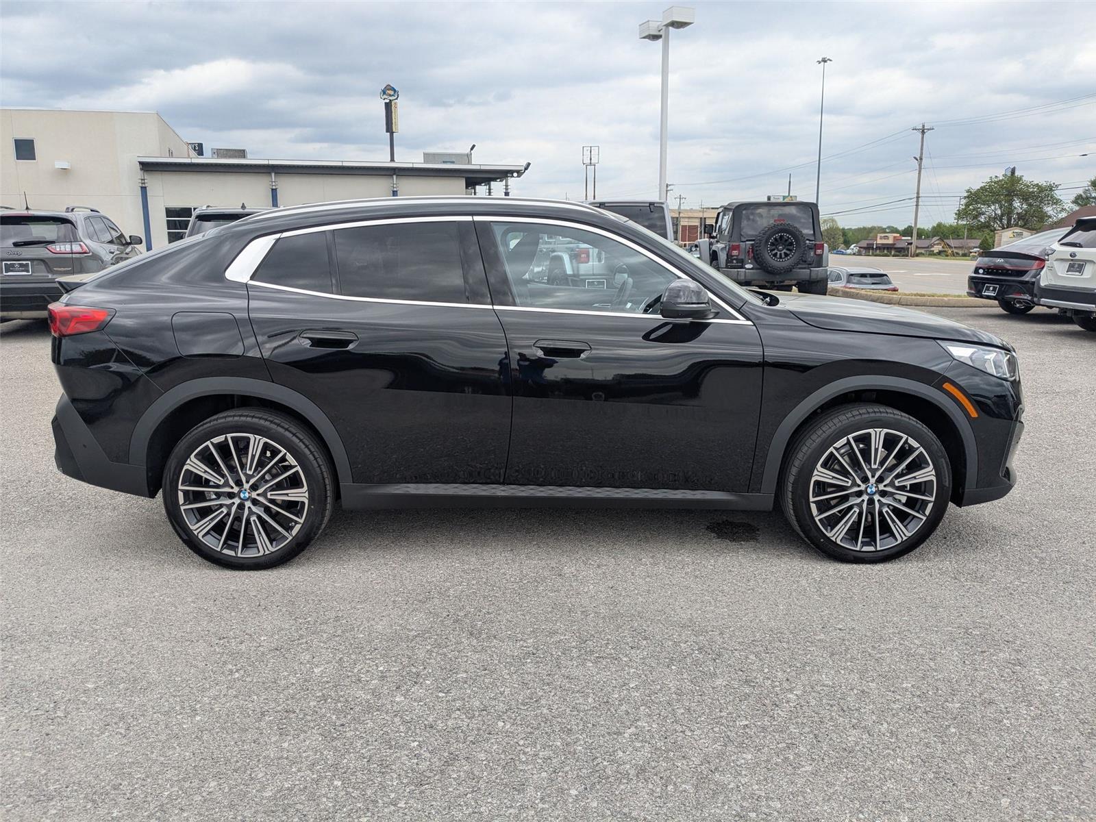 New 2026 Jet Black BMW xDrive28i image 4