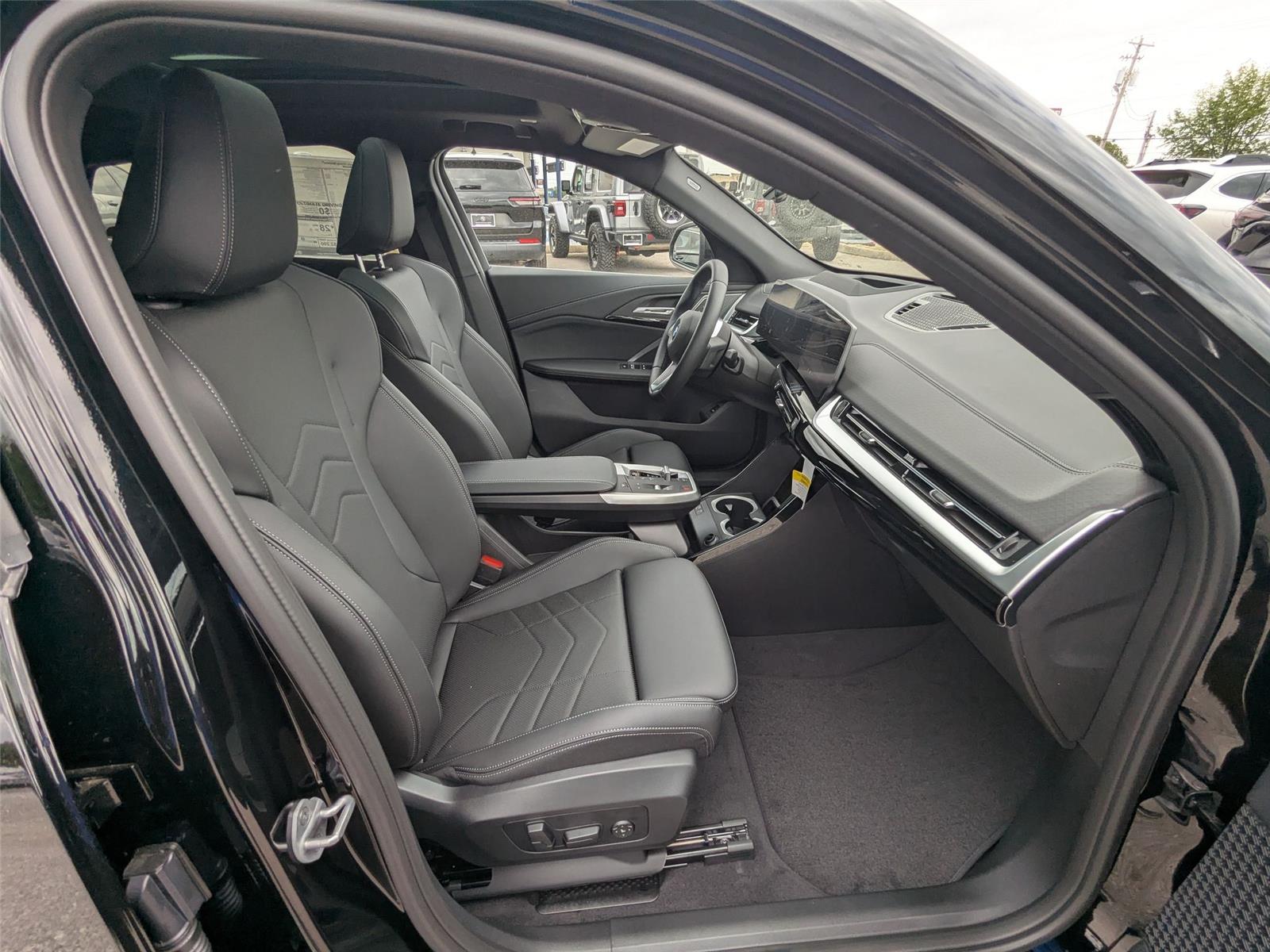 New 2026 Jet Black BMW xDrive28i image 34