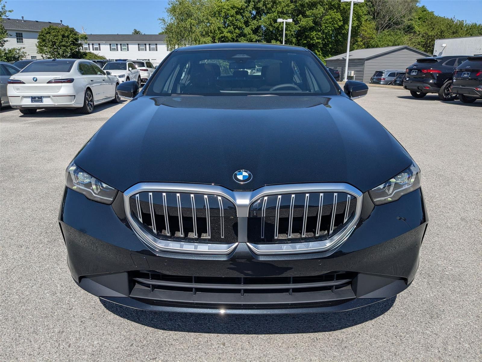 New 2027 BLACK BMW 530i xDrive image 2
