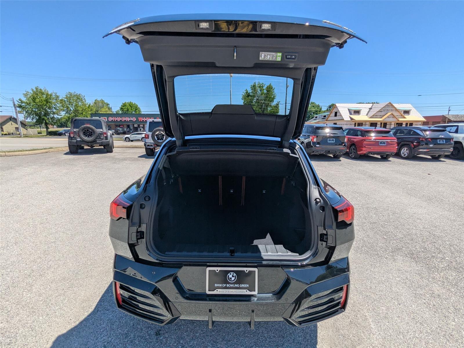 New 2026 Black Sapphire Metallic BMW xDrive28i image 27