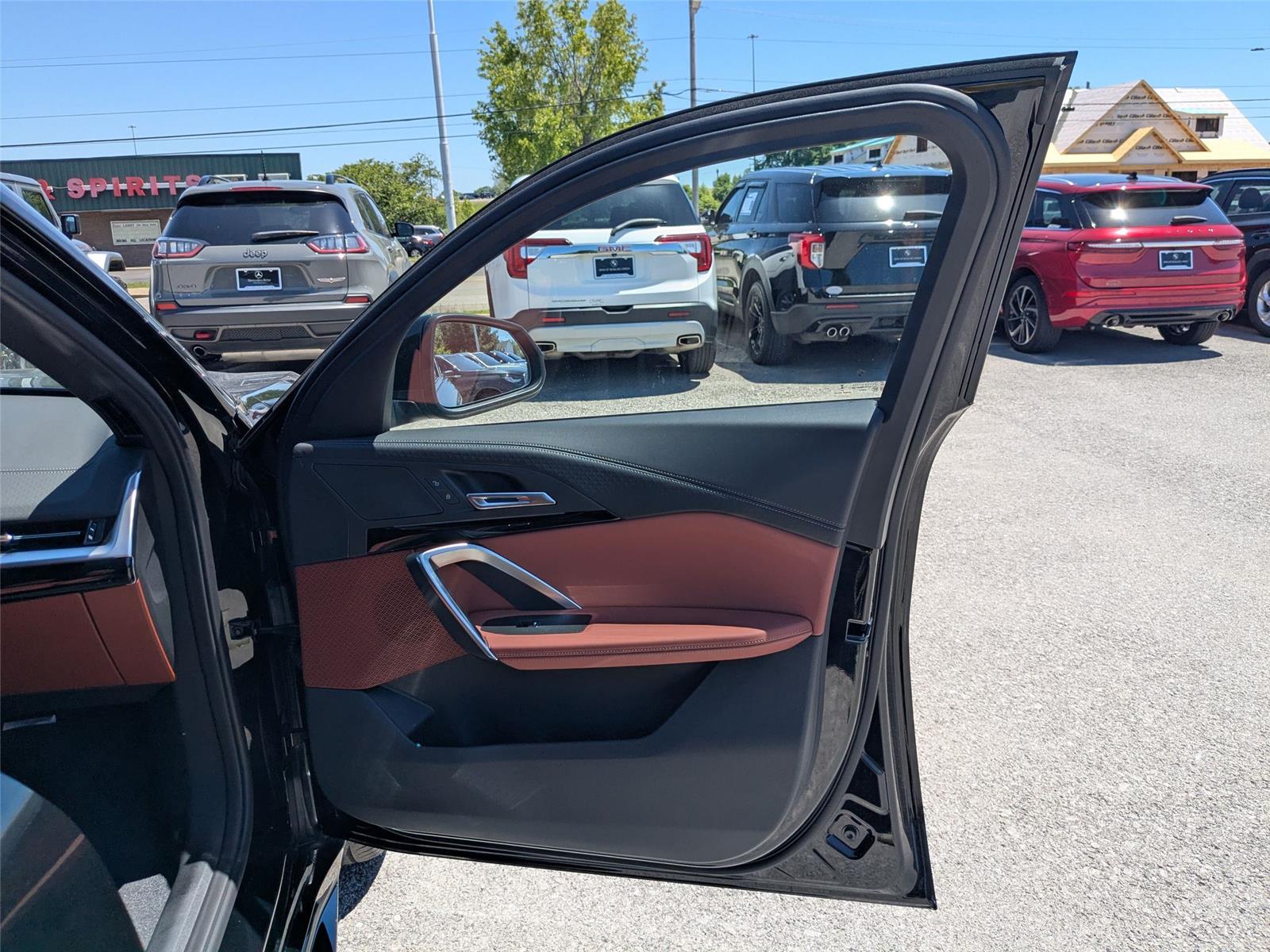 New 2026 Black Sapphire Metallic BMW xDrive28i image 31