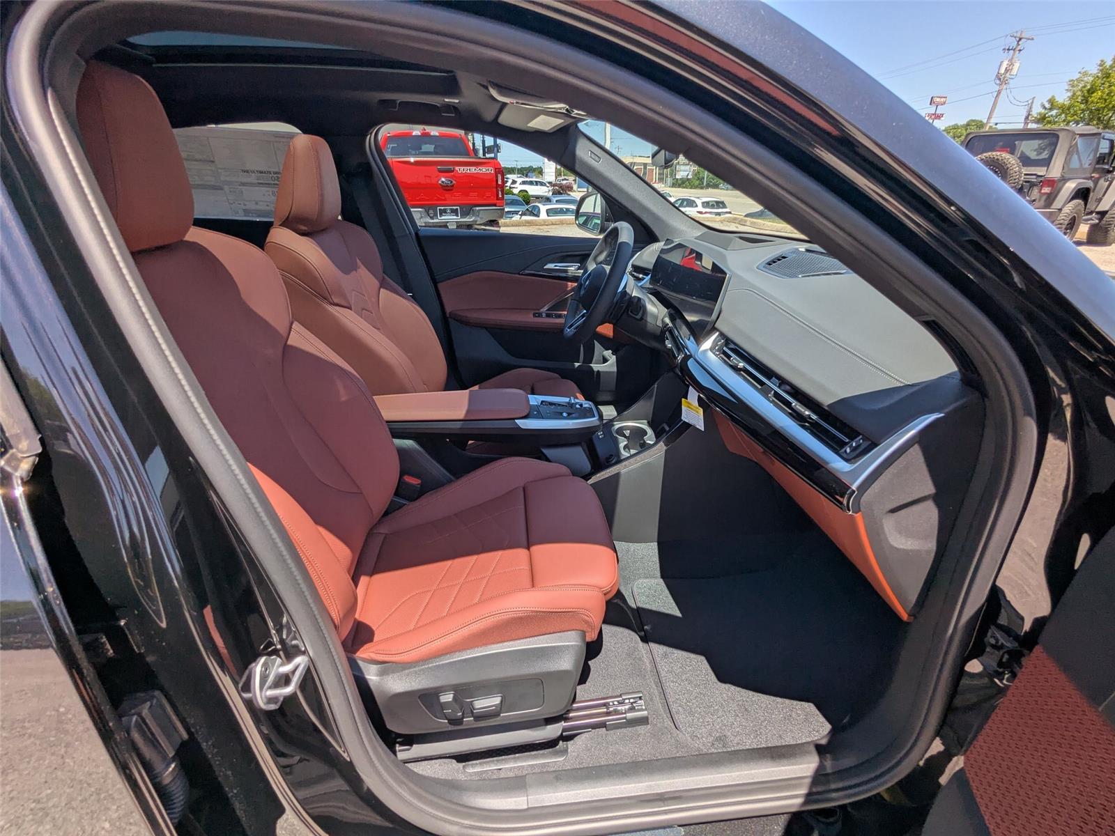 New 2026 Black Sapphire Metallic BMW xDrive28i image 33