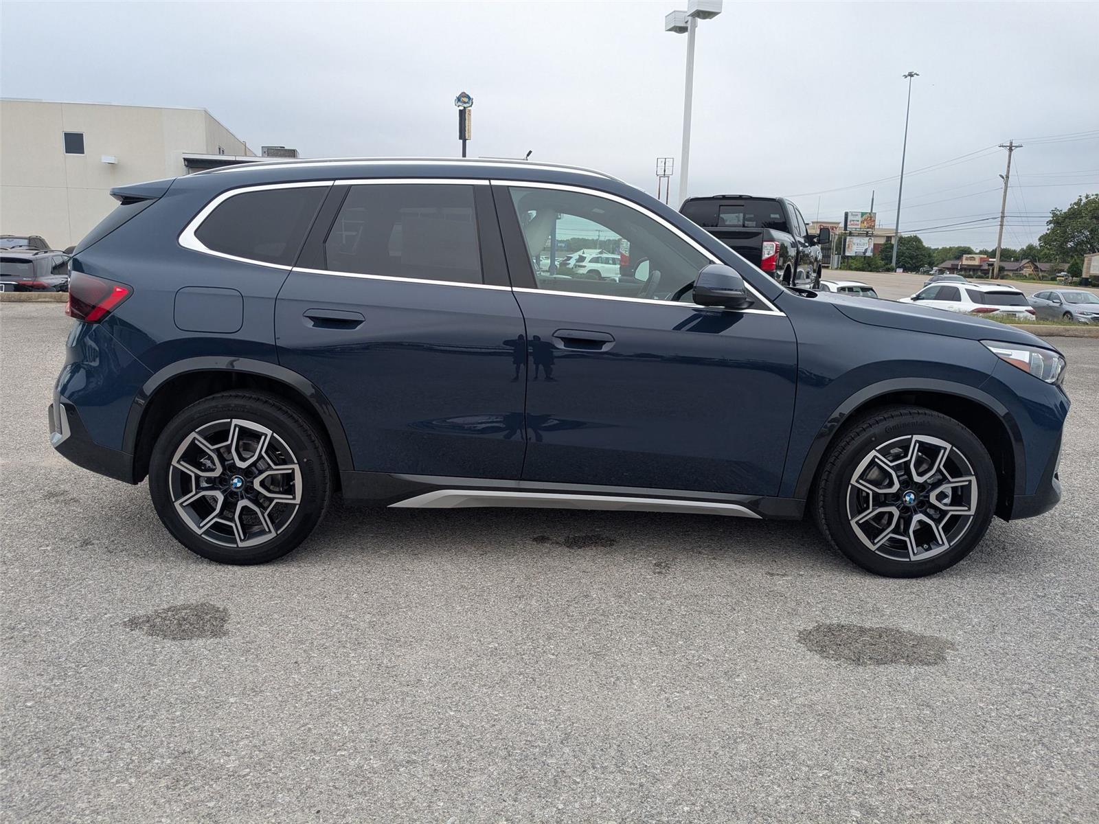 New 2026 Night Dusk Blue Metallic BMW xDrive28i image 4