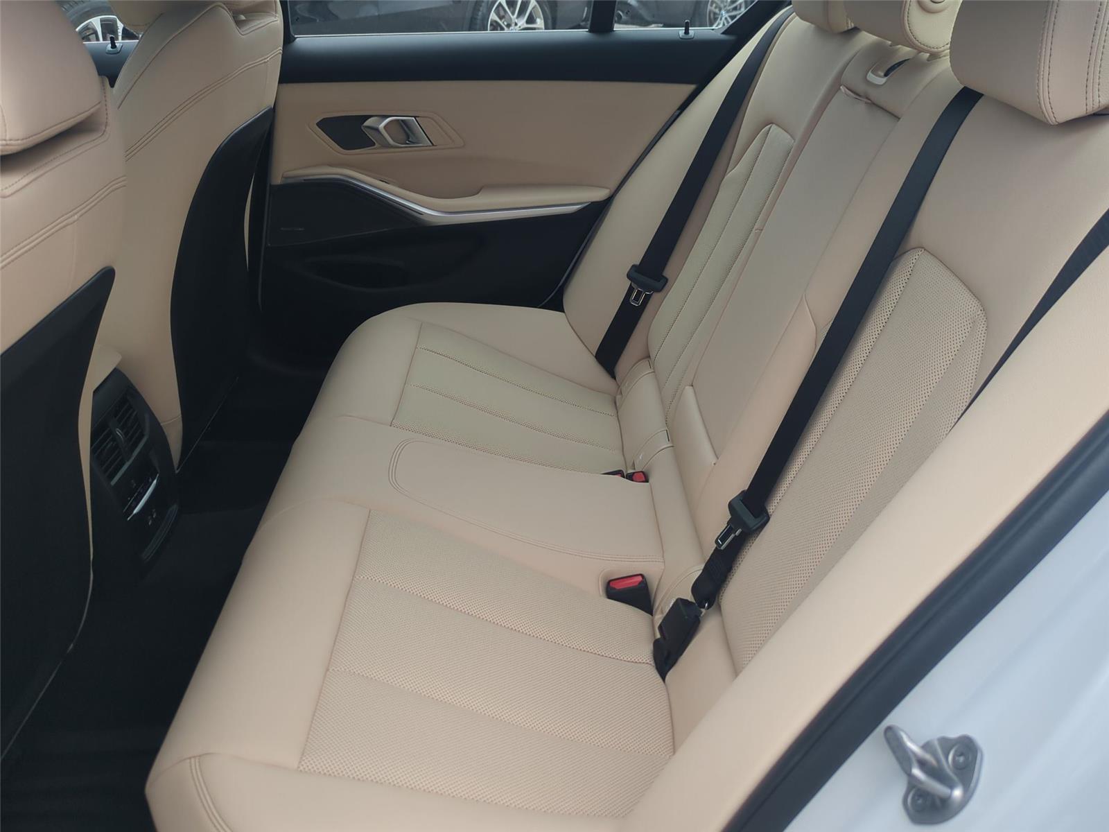 New 2026 Mineral White Metallic BMW 330i xDrive image 33