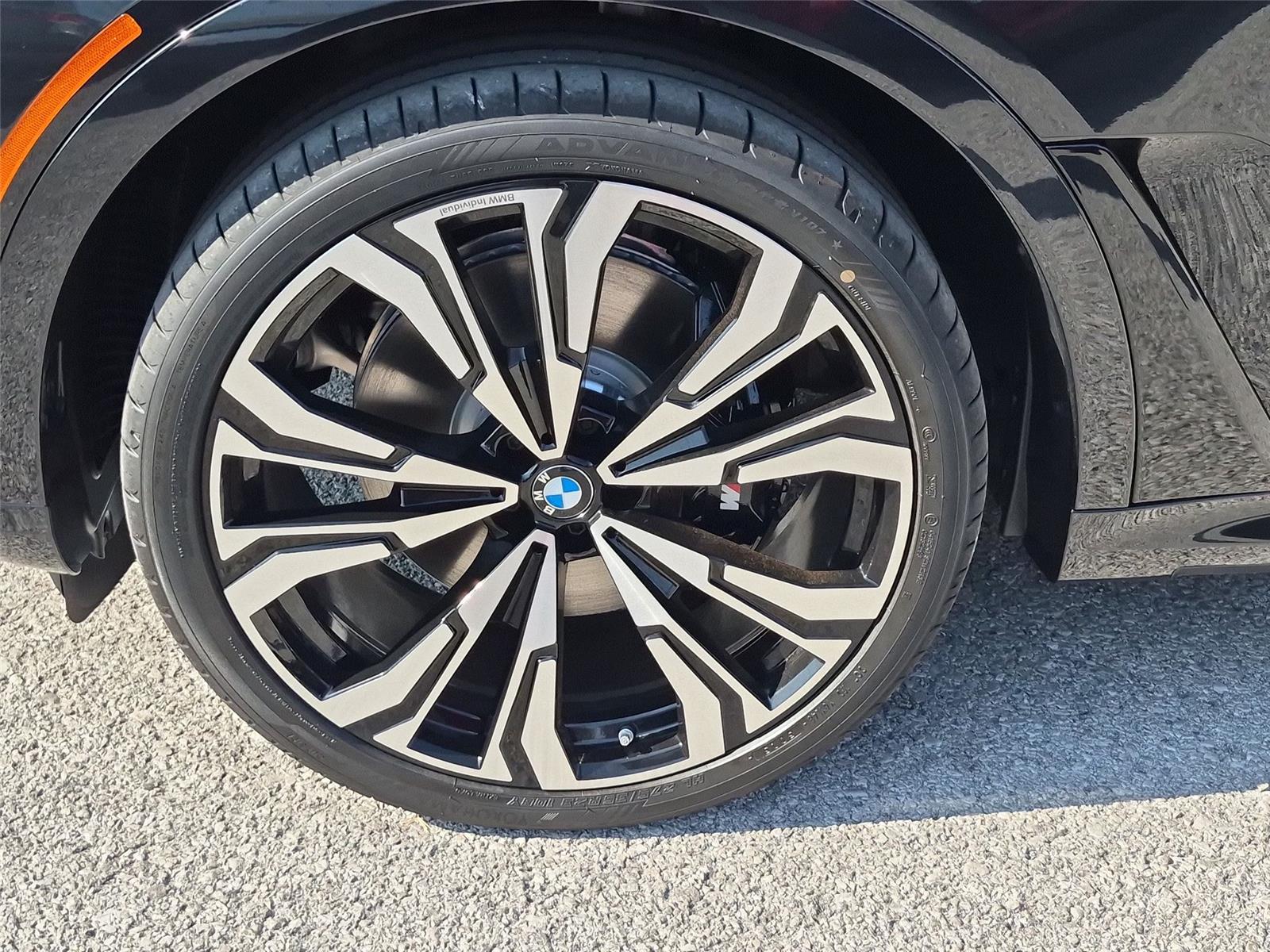 New 2027 Black Sapphire Metallic BMW M60i image 10