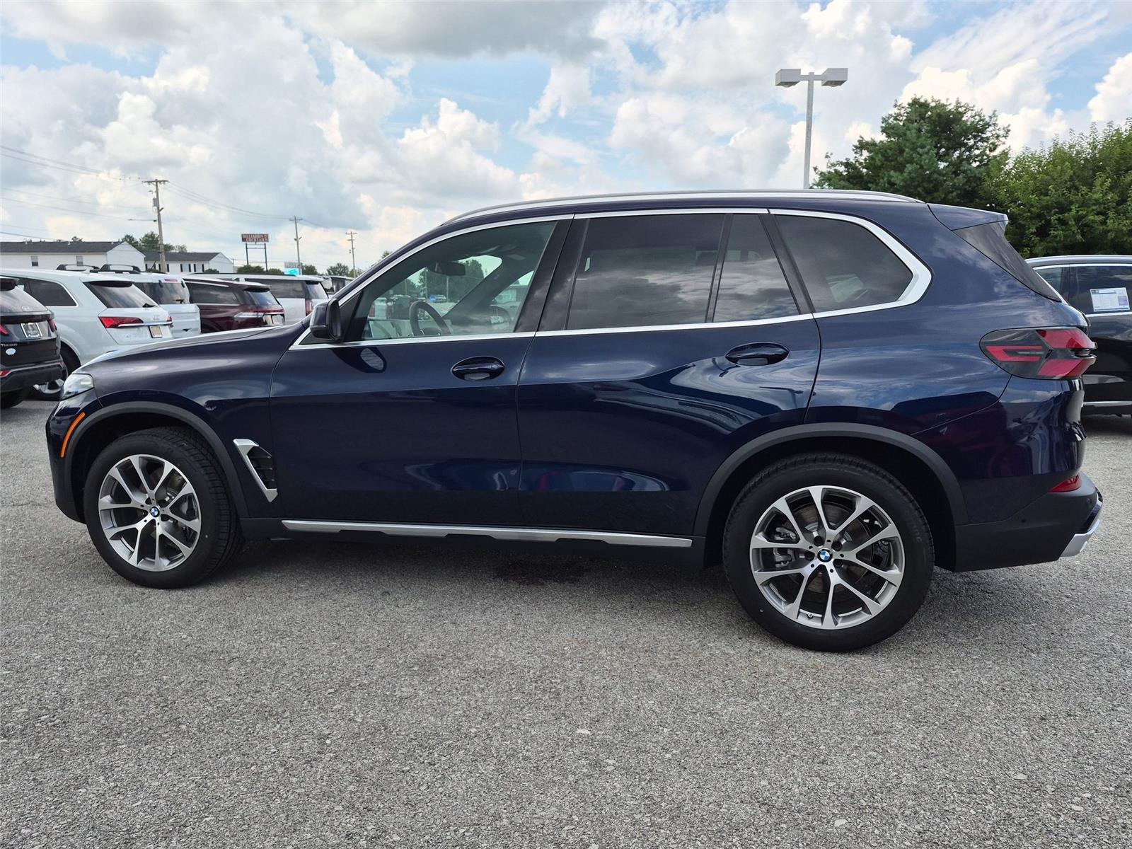 New 2026 Tanzanite Blue II Metallic BMW xDrive40i image 2