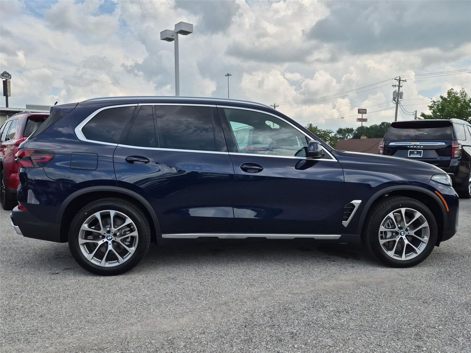 New 2026 Tanzanite Blue II Metallic BMW xDrive40i image 6