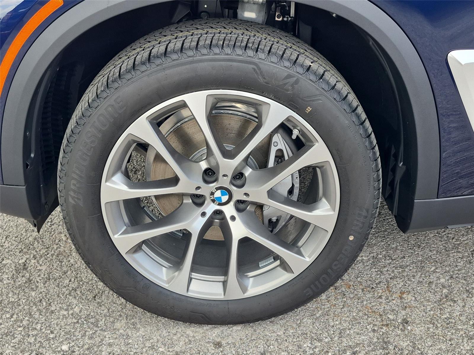 New 2026 Tanzanite Blue II Metallic BMW xDrive40i image 10
