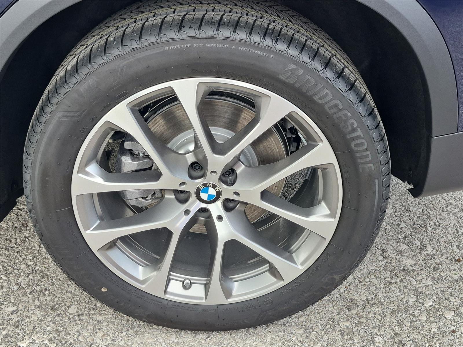 New 2026 Tanzanite Blue II Metallic BMW xDrive40i image 11