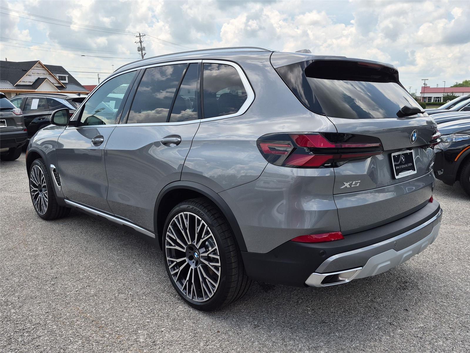 New 2026 Skyscraper Grey Metallic BMW xDrive40i image 3