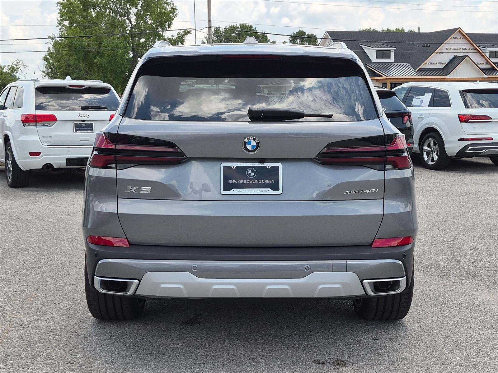New 2026 Skyscraper Grey Metallic BMW xDrive40i image 4