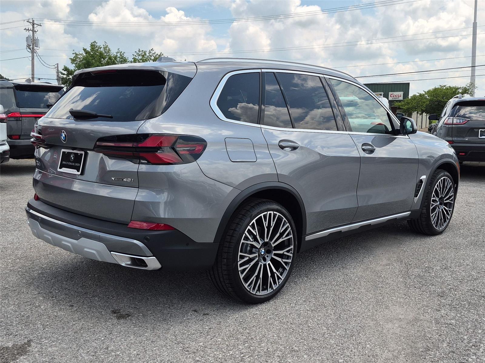 New 2026 Skyscraper Grey Metallic BMW xDrive40i image 5