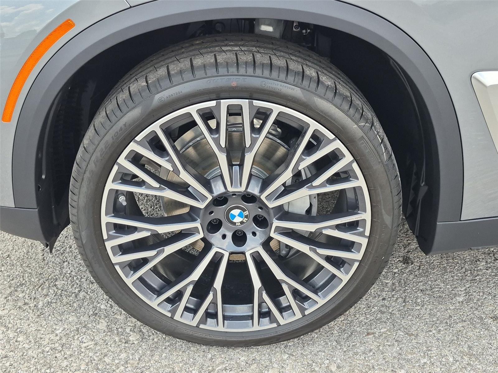 New 2026 Skyscraper Grey Metallic BMW xDrive40i image 10
