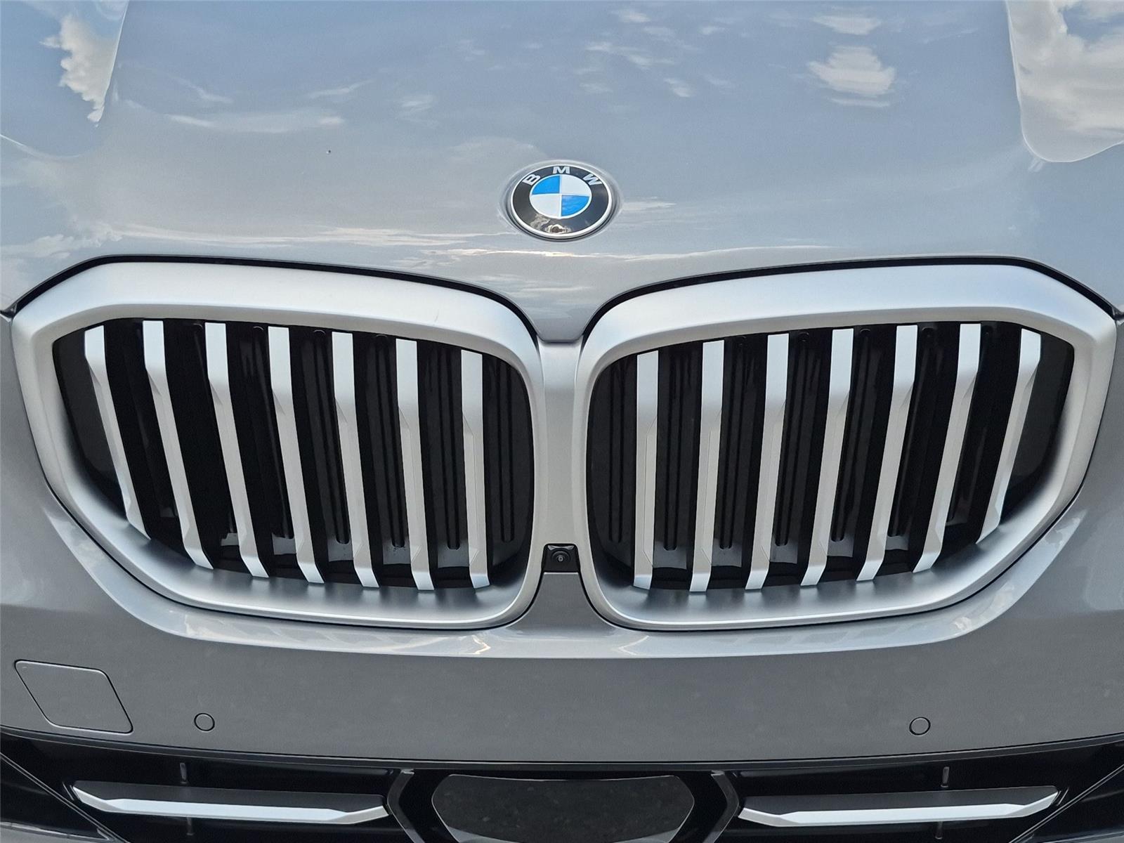 New 2026 Skyscraper Grey Metallic BMW xDrive40i image 14