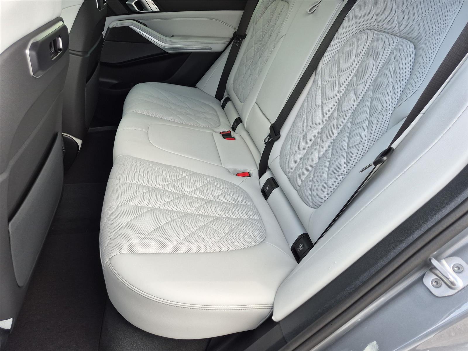 New 2026 Skyscraper Grey Metallic BMW xDrive40i image 33