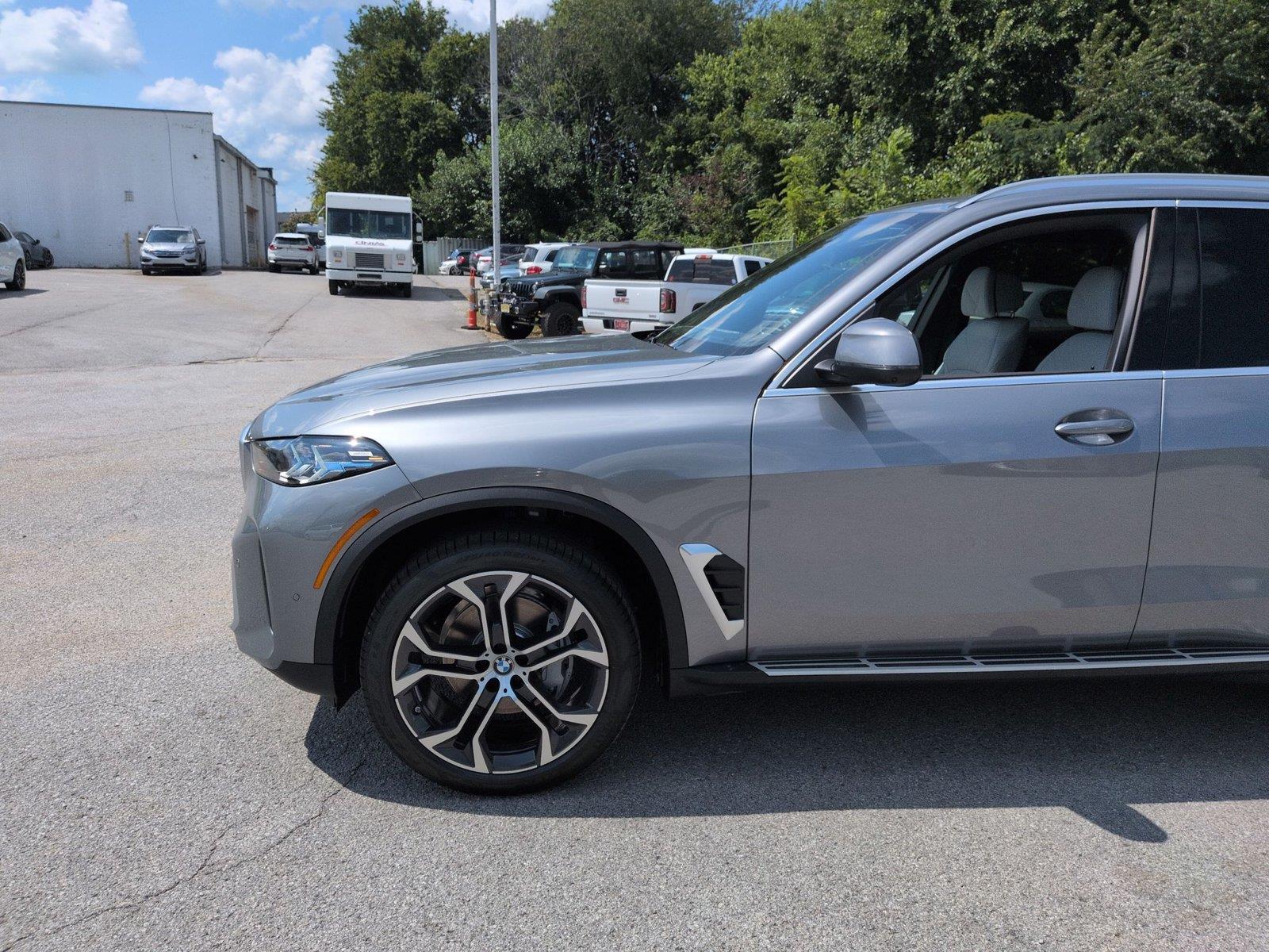 New 2026 Skyscraper Grey Metallic BMW xDrive40i image 10