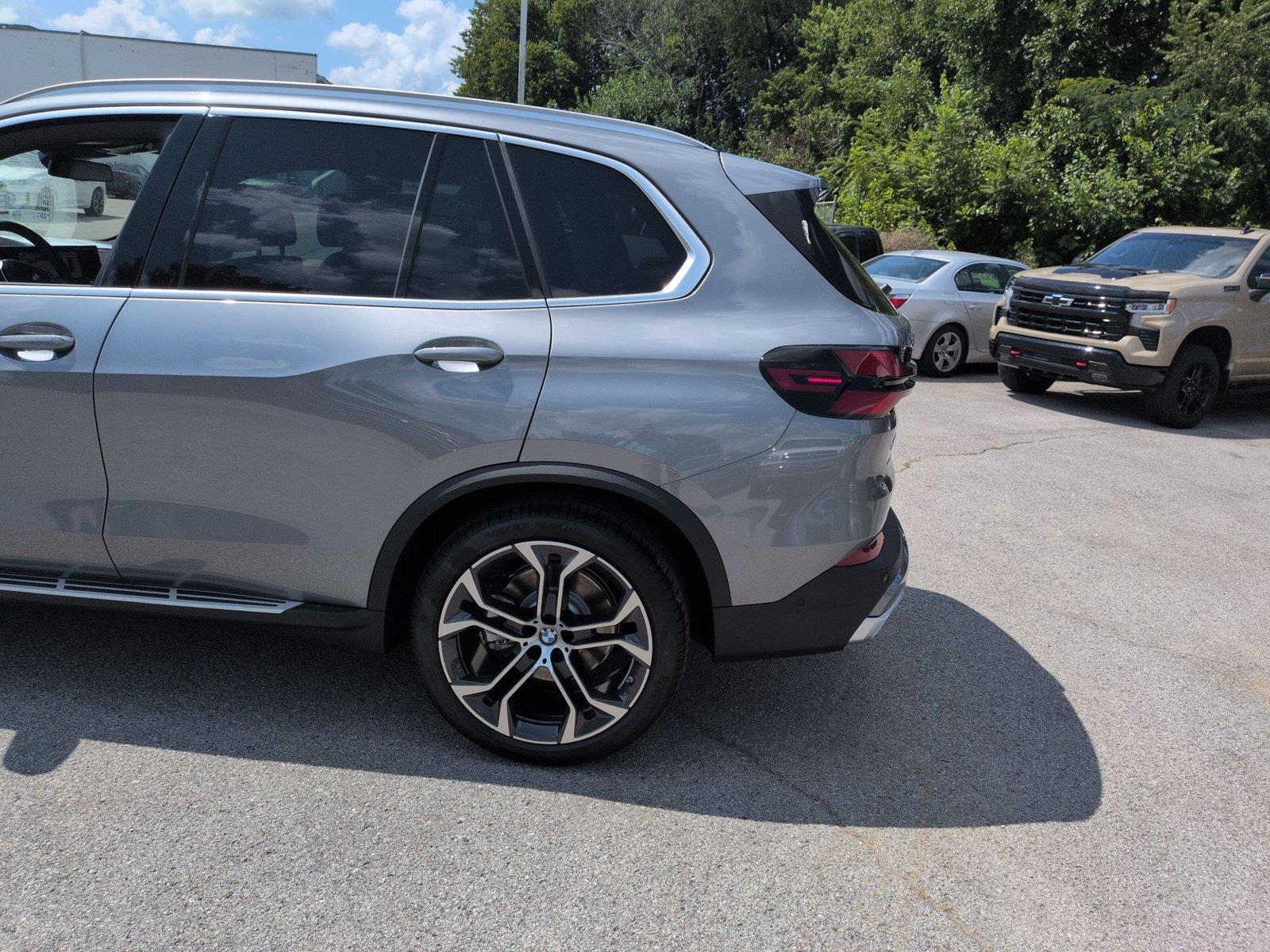 New 2026 Skyscraper Grey Metallic BMW xDrive40i image 11