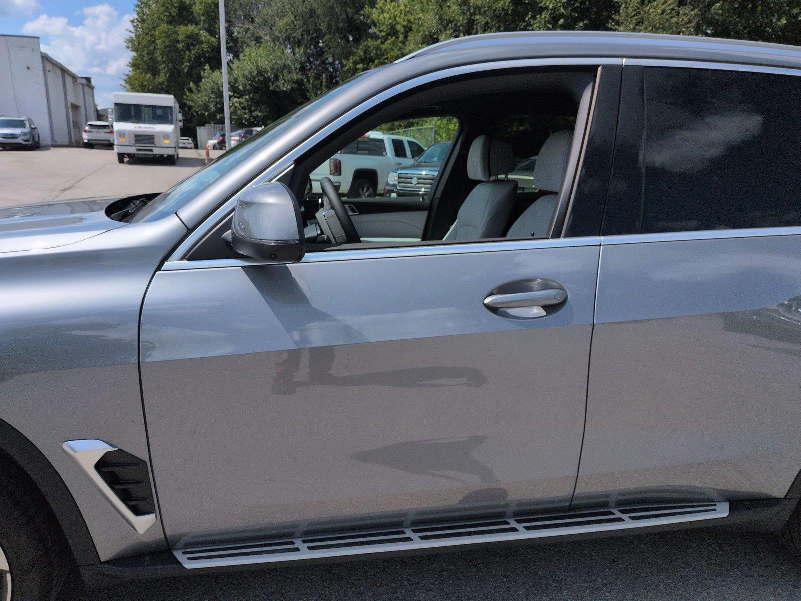 New 2026 Skyscraper Grey Metallic BMW xDrive40i image 15