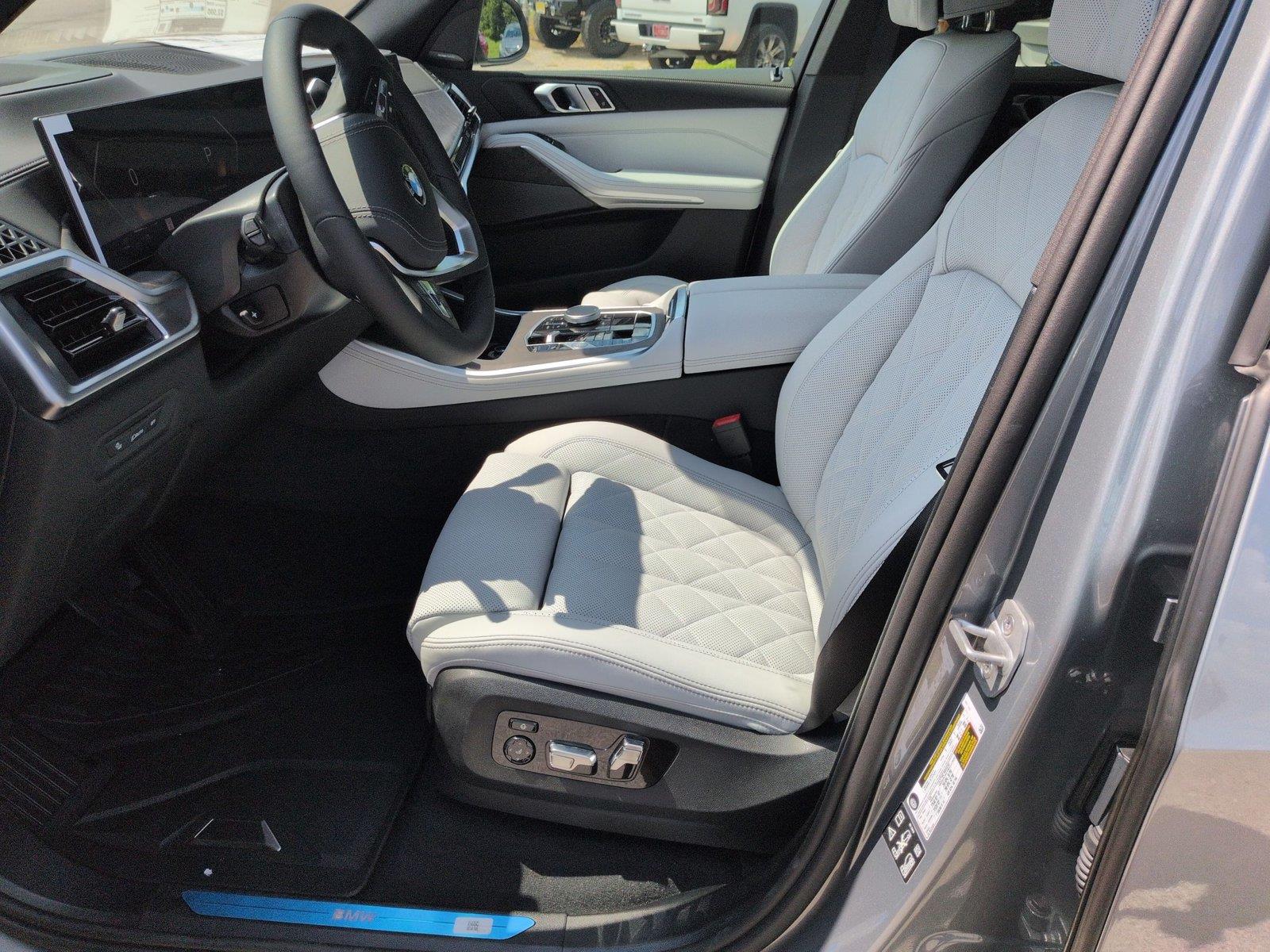 New 2026 Skyscraper Grey Metallic BMW xDrive40i image 17