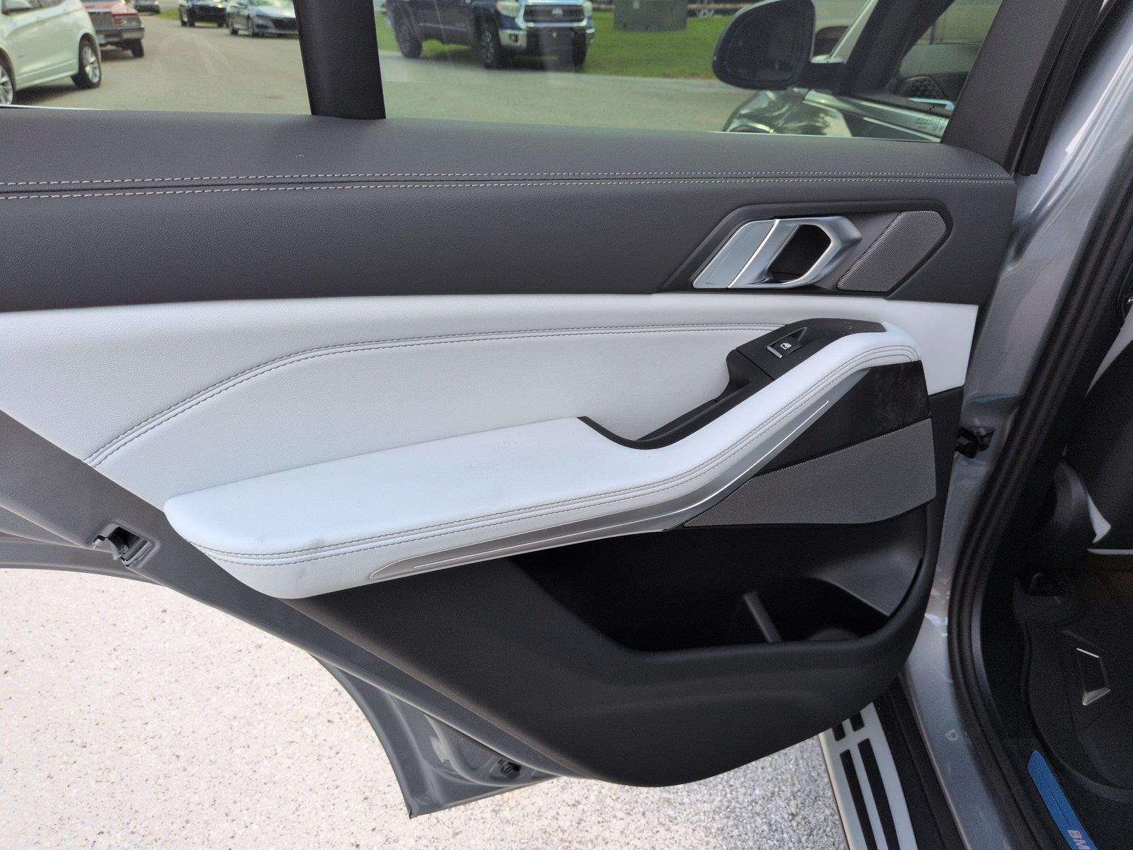 New 2026 Skyscraper Grey Metallic BMW xDrive40i image 31
