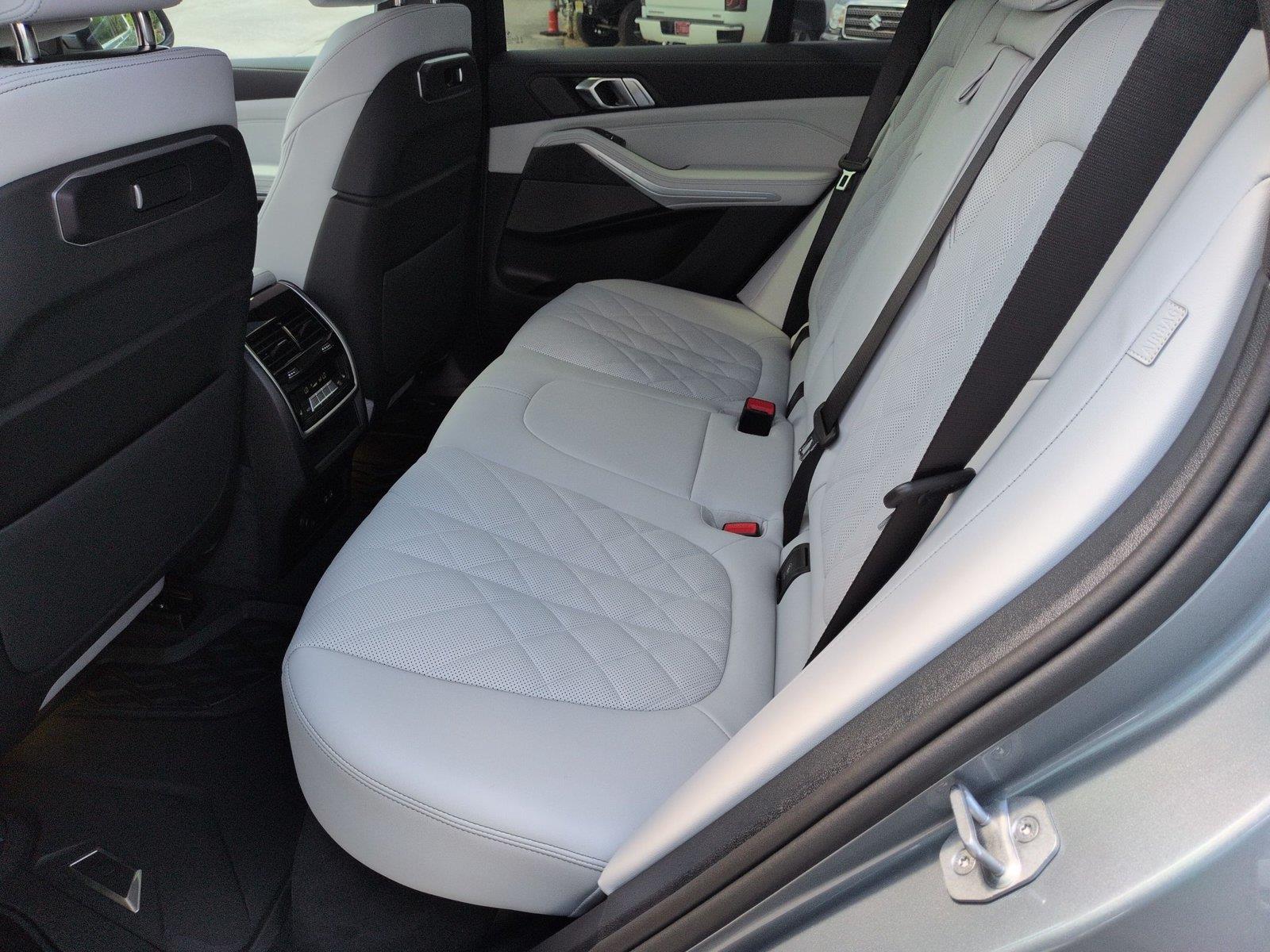 New 2026 Skyscraper Grey Metallic BMW xDrive40i image 32