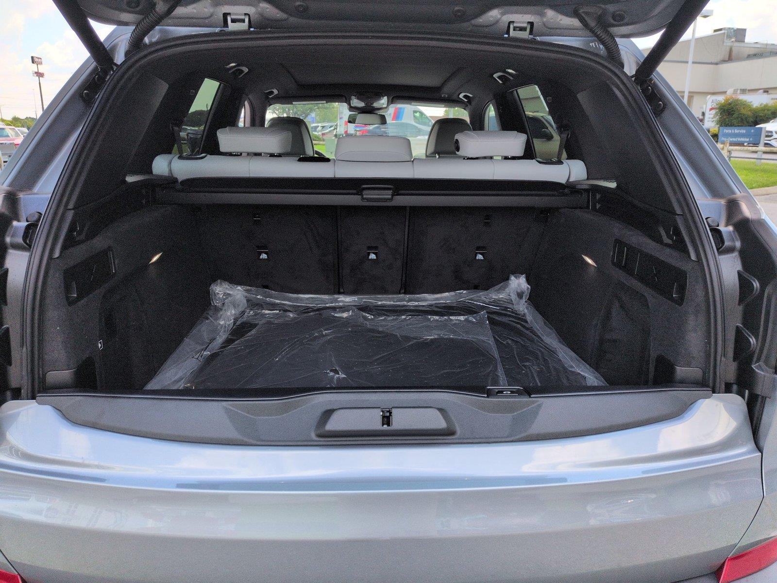 New 2026 Skyscraper Grey Metallic BMW xDrive40i image 34