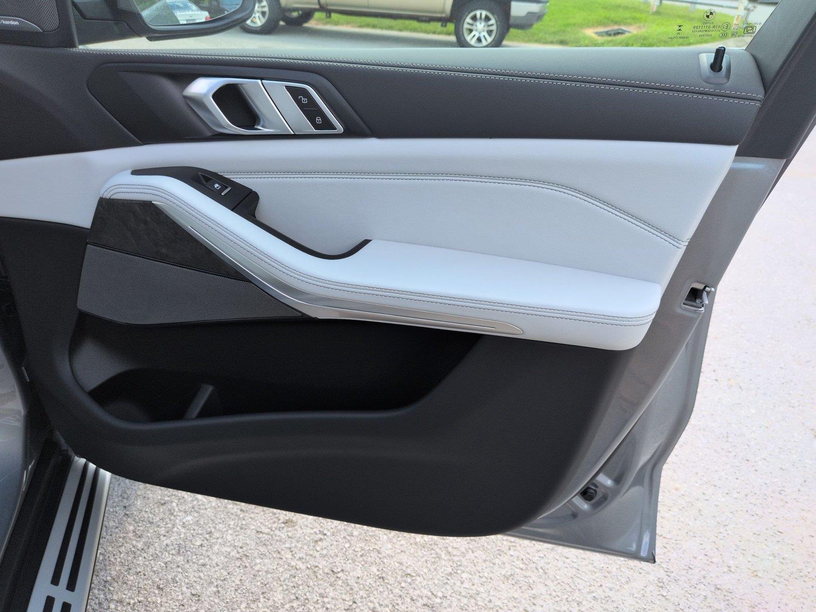 New 2026 Skyscraper Grey Metallic BMW xDrive40i image 36