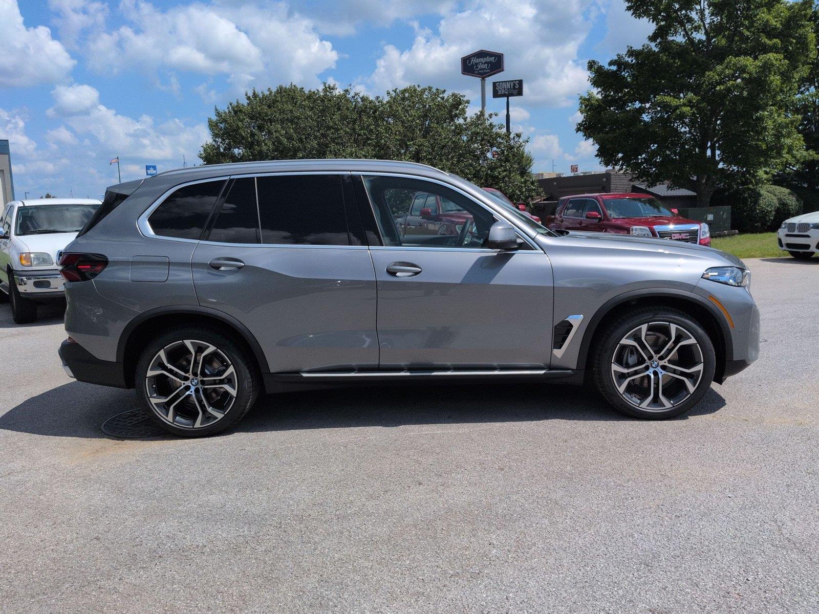 New 2026 Skyscraper Grey Metallic BMW xDrive40i image 6