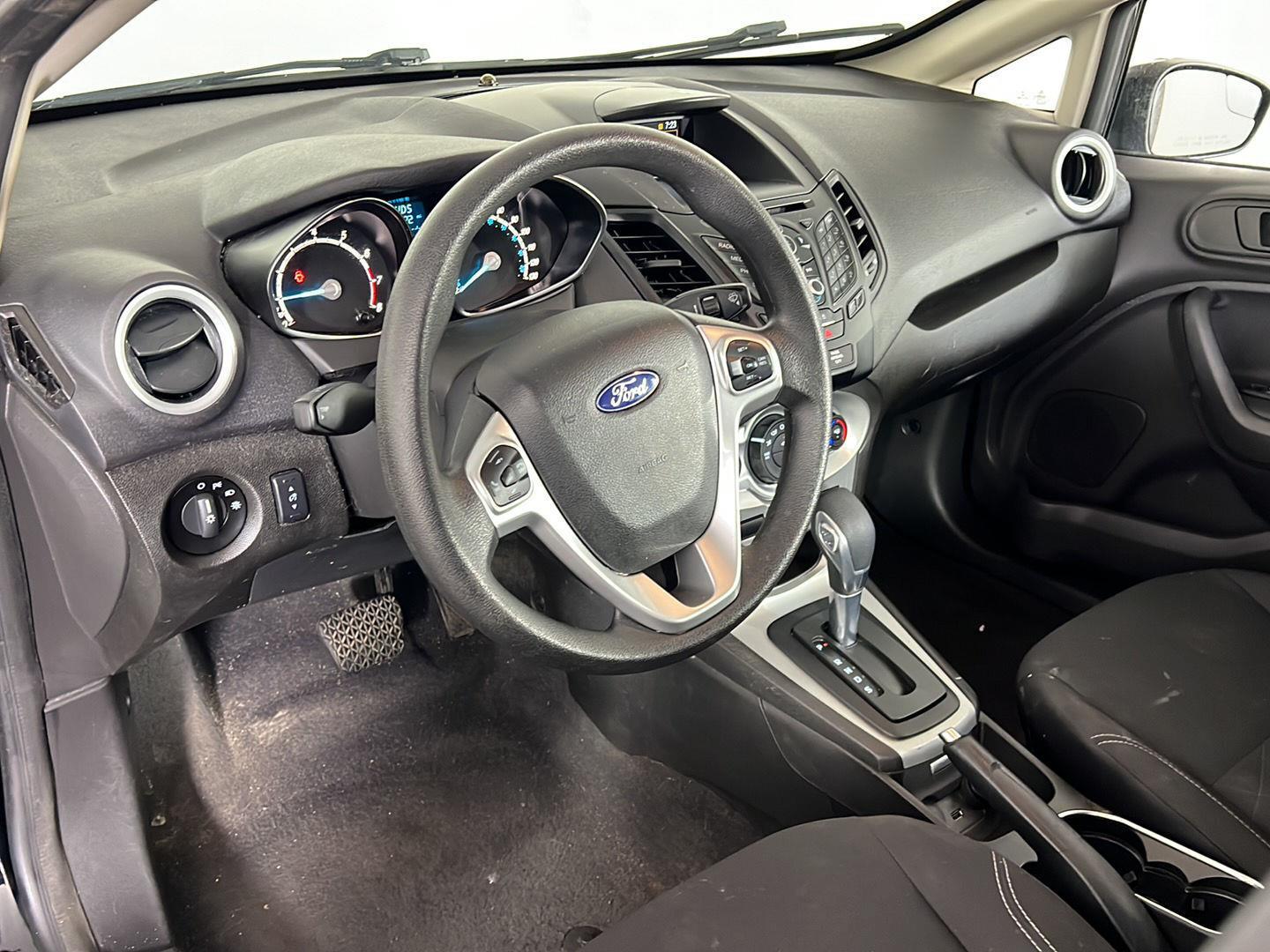 Used 2019 Shadow Black Ford SE image 10