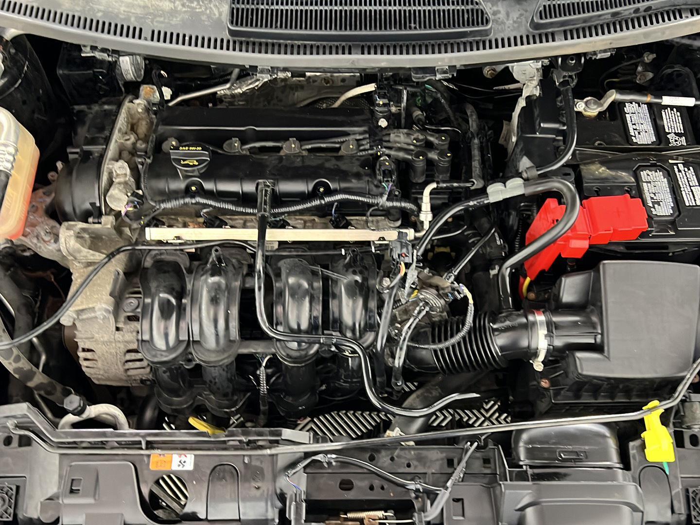 Used 2019 Shadow Black Ford SE image 22