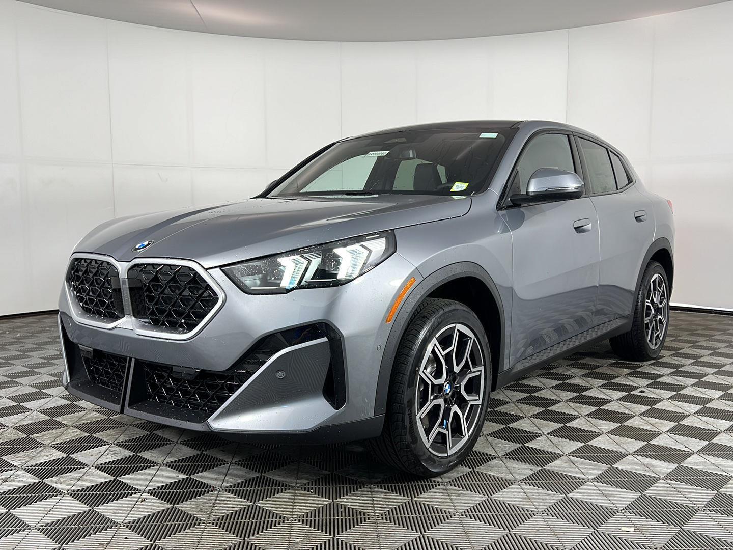 New 2026 Skyscraper Grey Metallic BMW xDrive28i image 4
