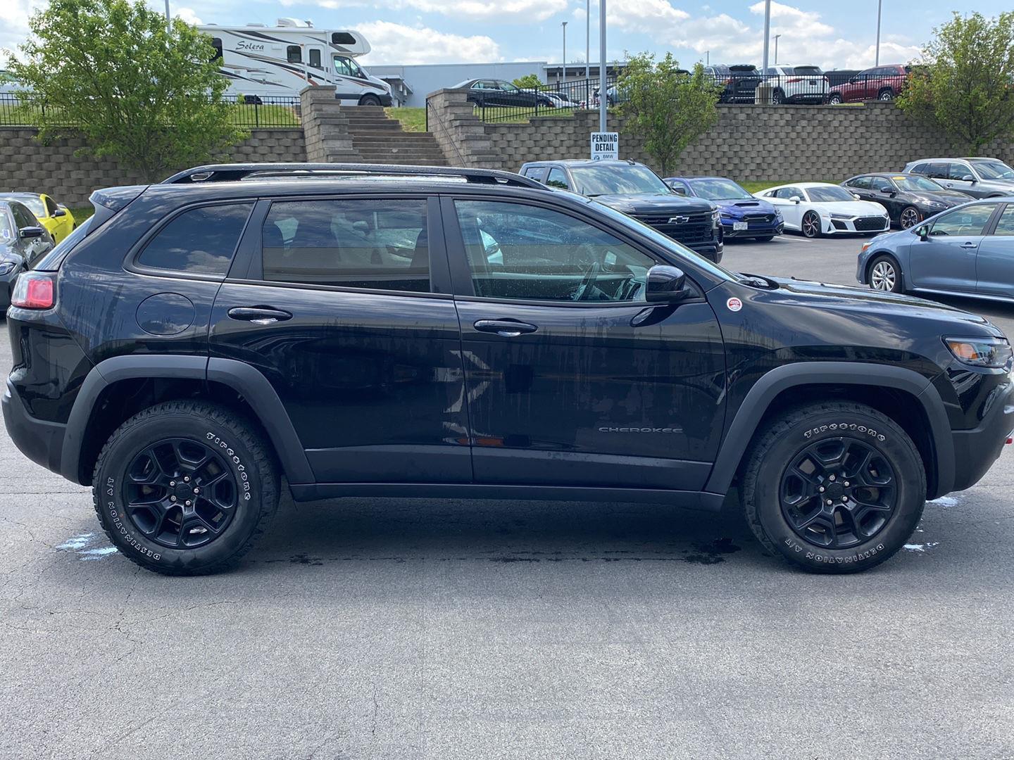 Used 2022 Diamond Black Crystal Pearlcoat Jeep Trailhawk image 2