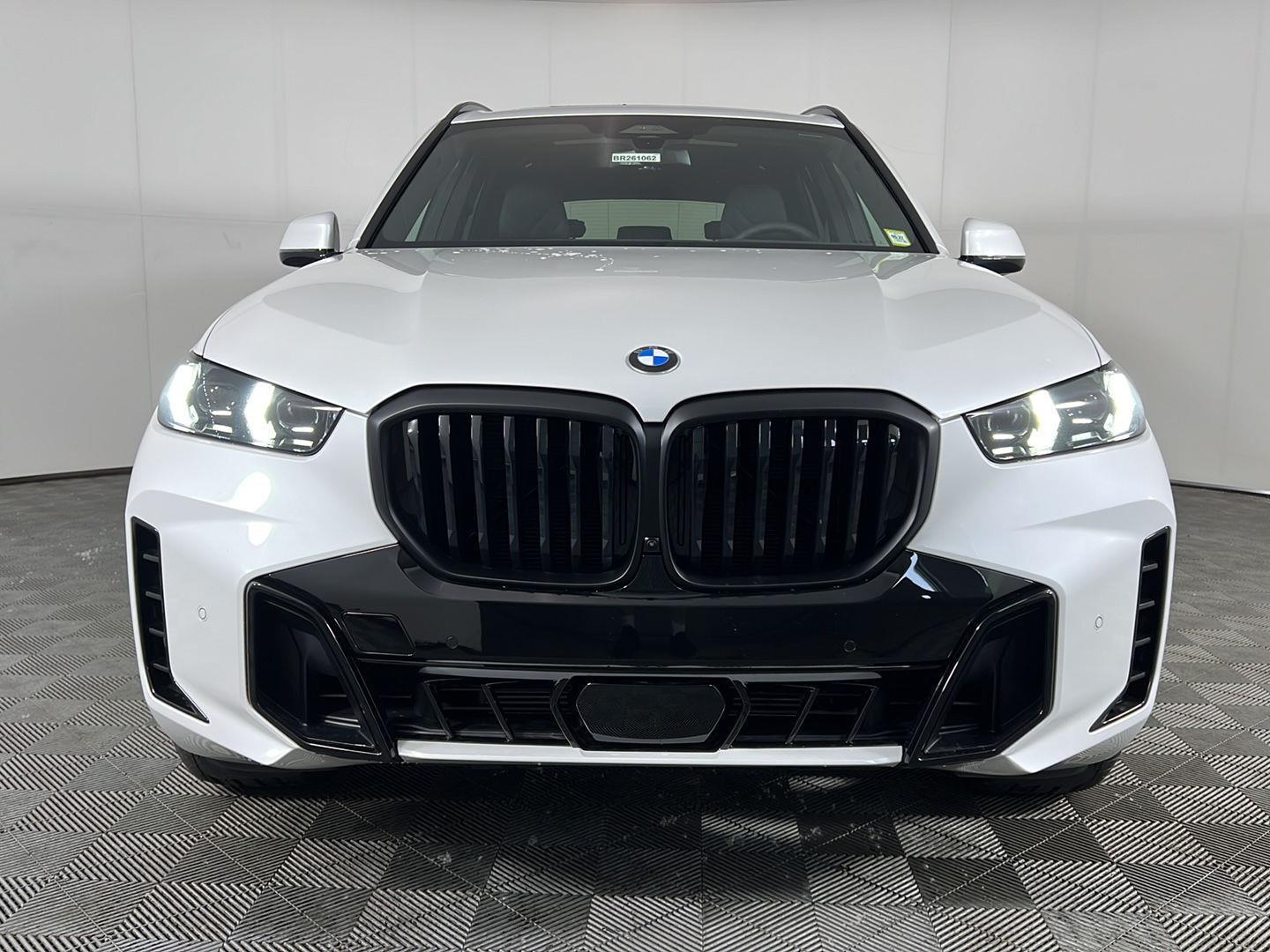 New 2026 Mineral White Metallic BMW xDrive40i image 18