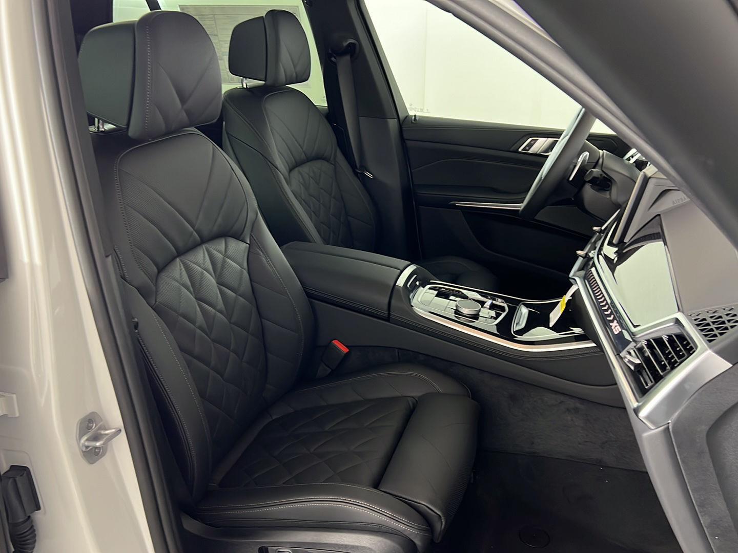 New 2026 Mineral White Metallic BMW xDrive40i image 27