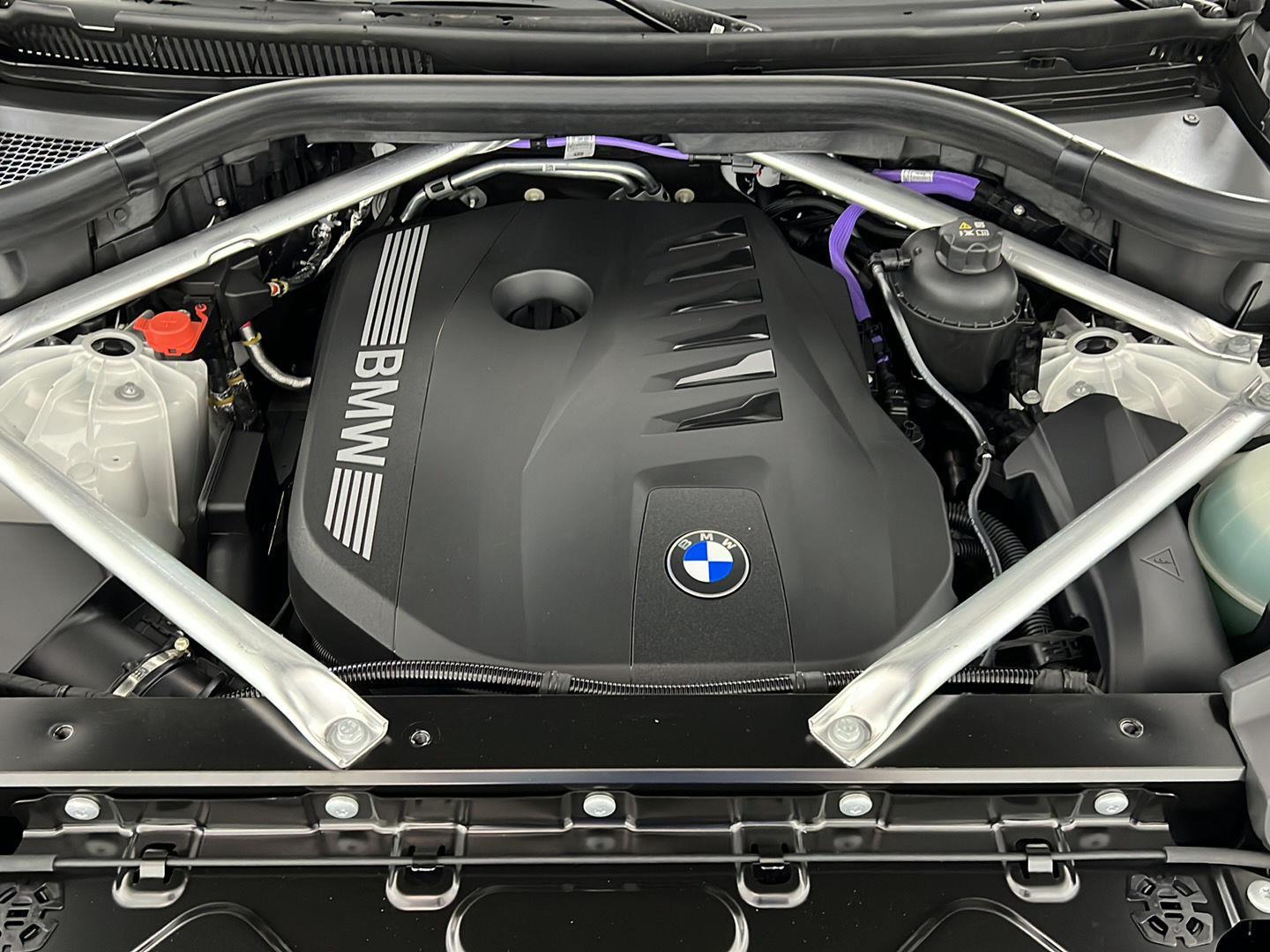 New 2026 Mineral White Metallic BMW xDrive40i image 28