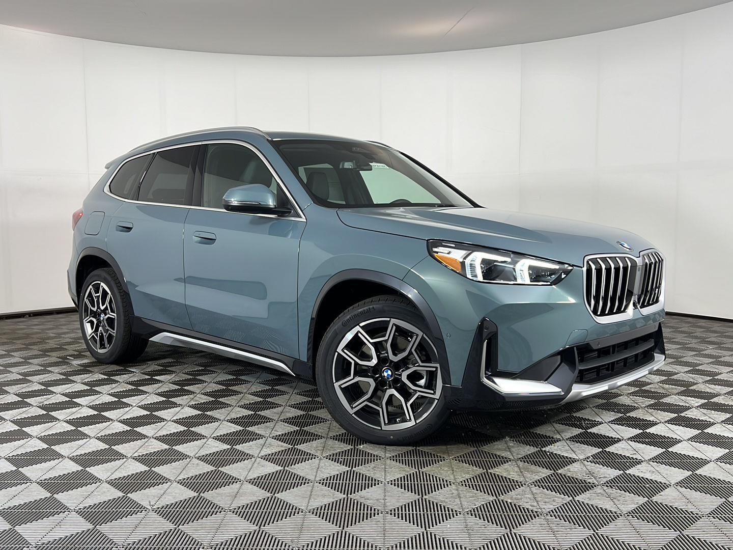 New 2026 Cape York Green Metallic BMW xDrive28i image 14