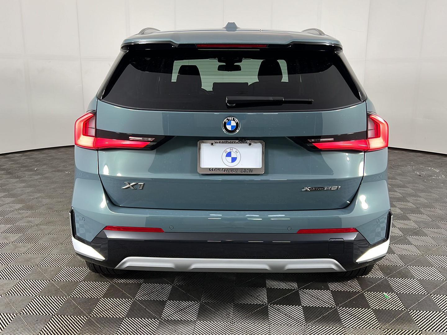 New 2026 Cape York Green Metallic BMW xDrive28i image 16