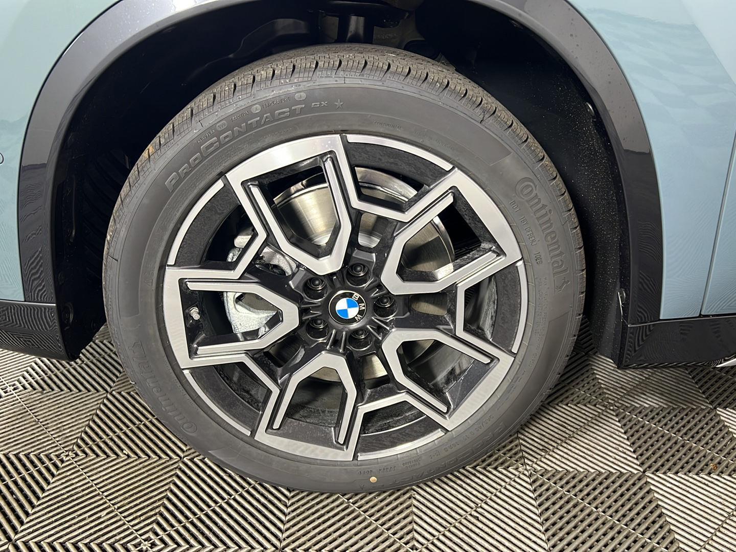 New 2026 Cape York Green Metallic BMW xDrive28i image 19