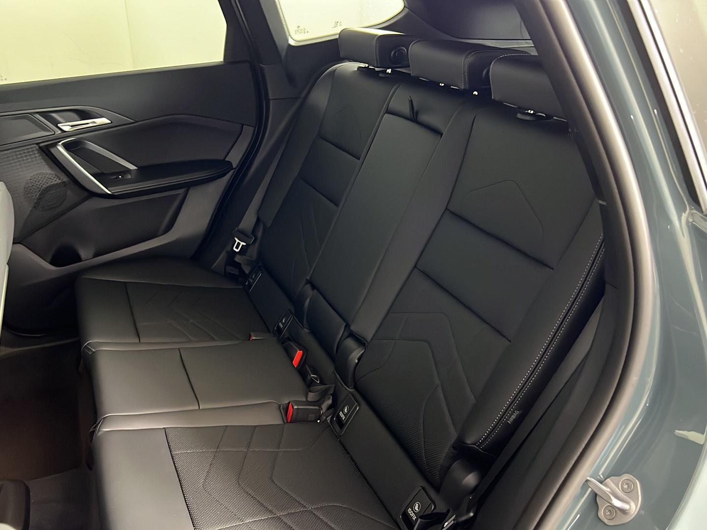 New 2026 Cape York Green Metallic BMW xDrive28i image 21