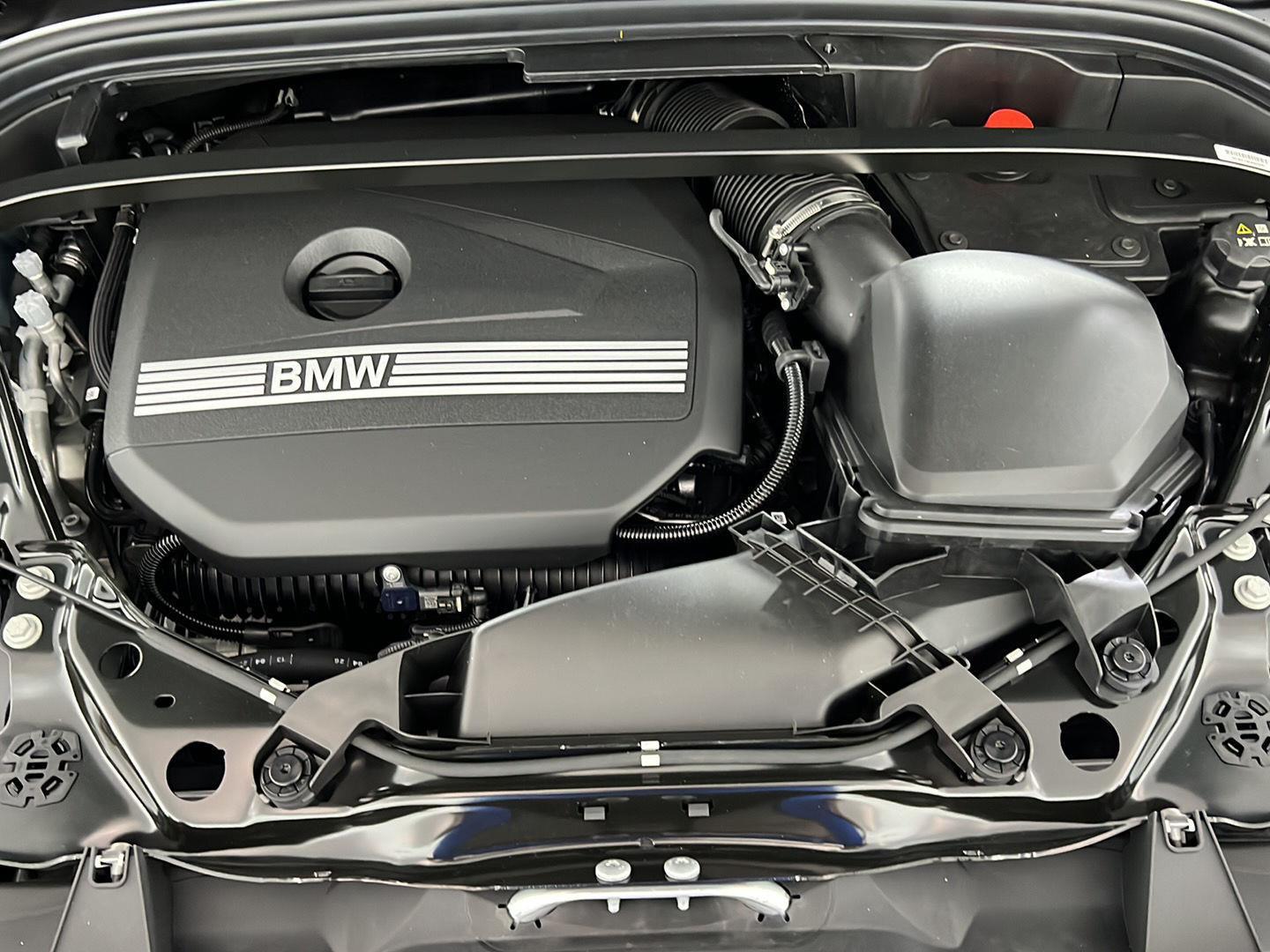 New 2026 Cape York Green Metallic BMW xDrive28i image 28