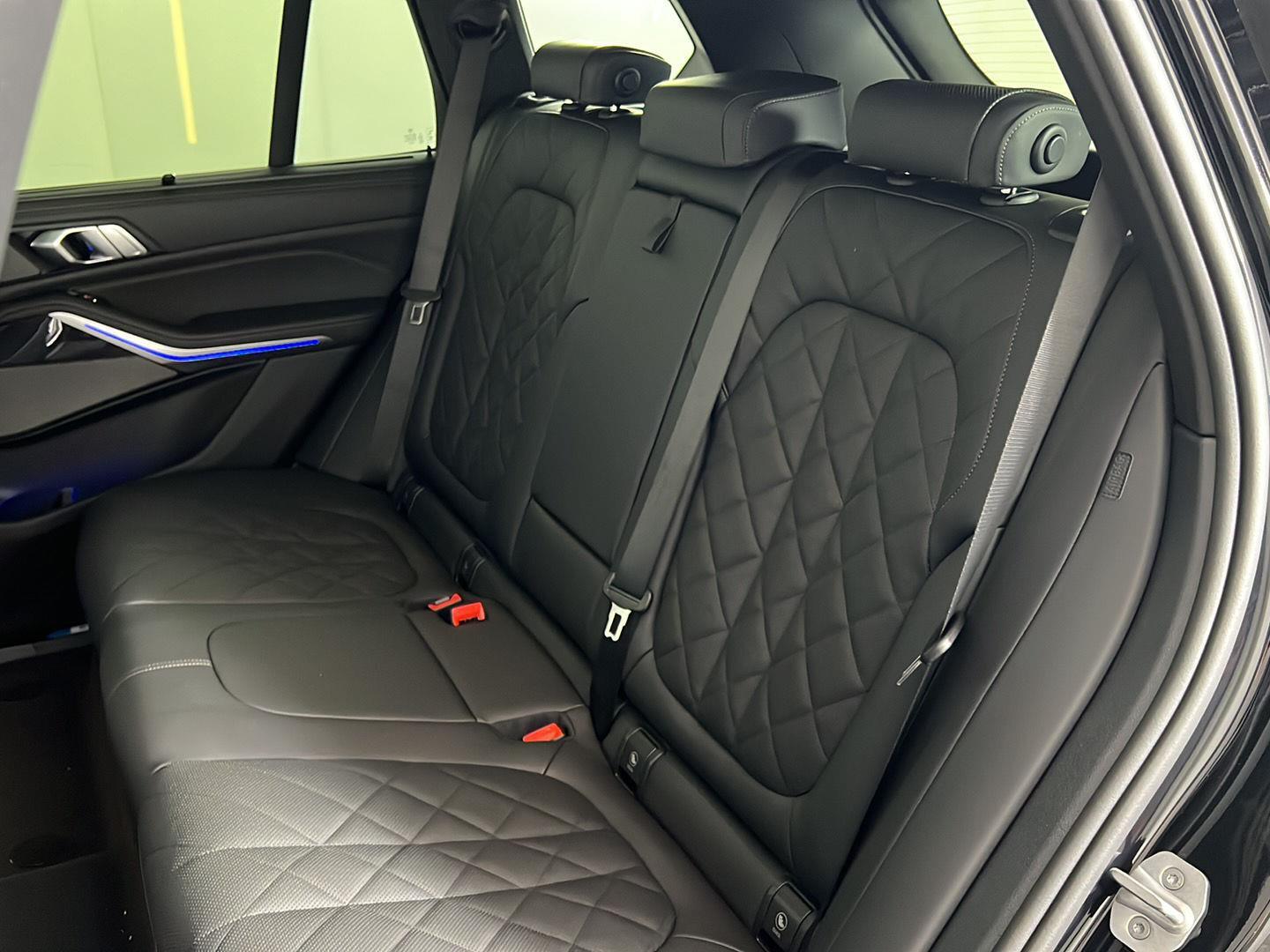 New 2026 0475 Black Sapphire Metallic BMW  image 8